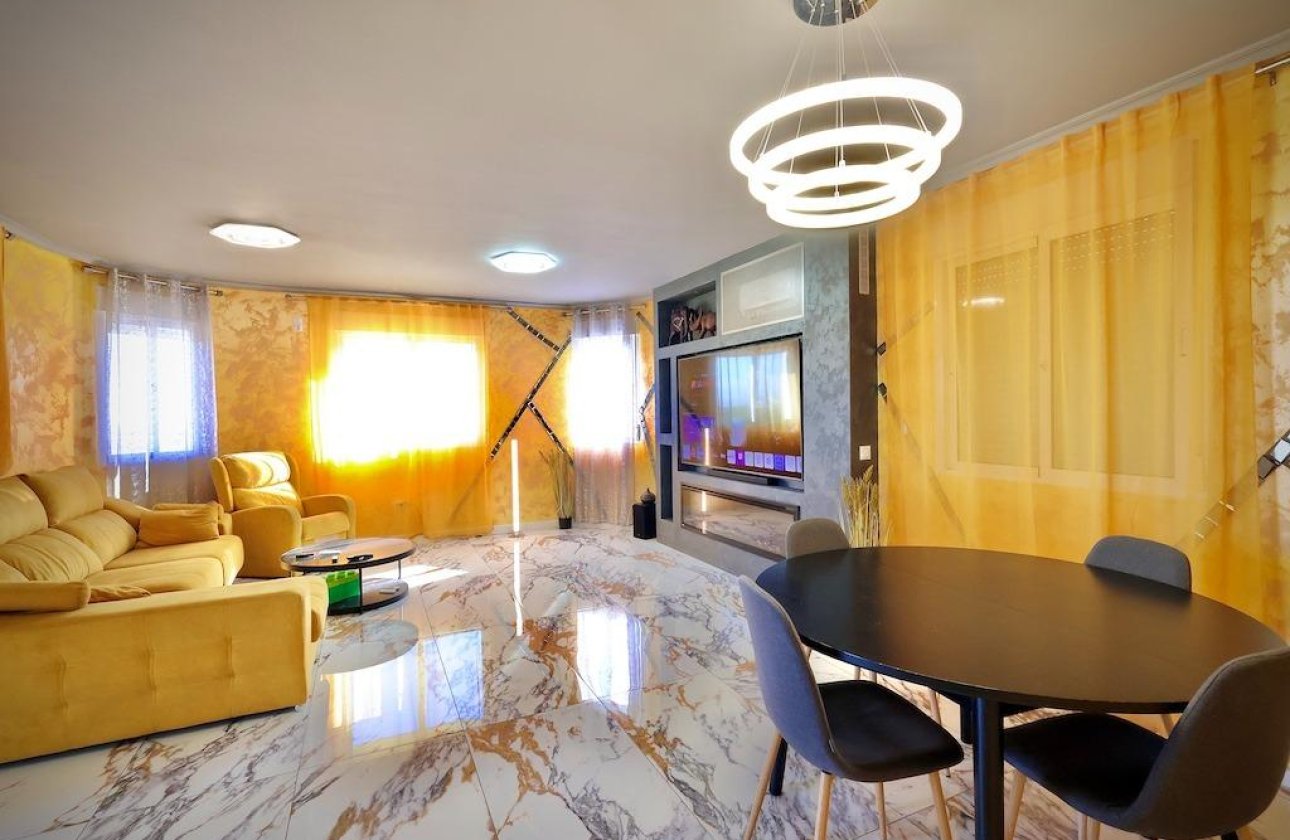 Resale - Villa -
San Miguel de Salinas - Residencial los flamencos