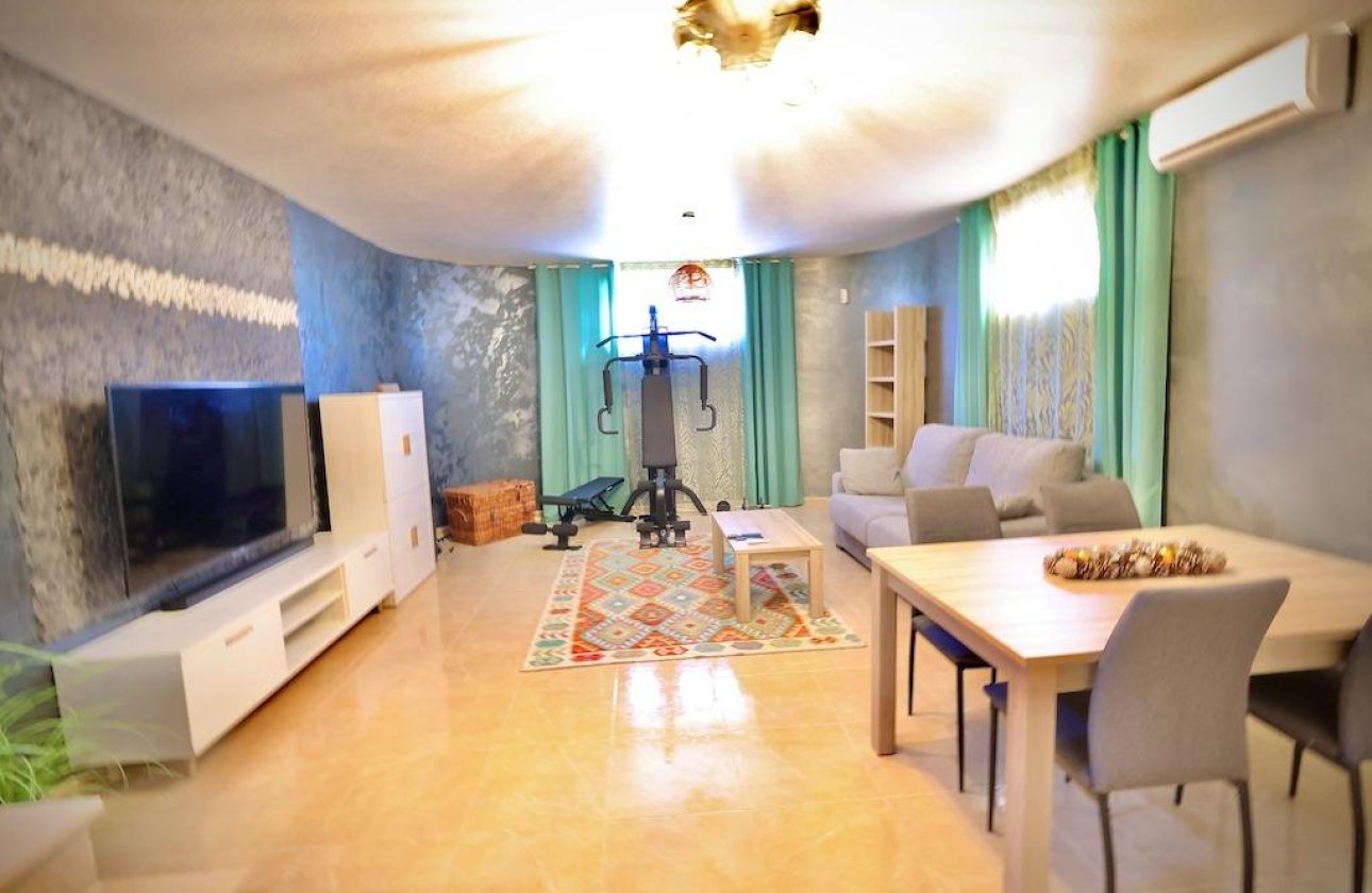 Resale - Villa -
San Miguel de Salinas - Residencial los flamencos