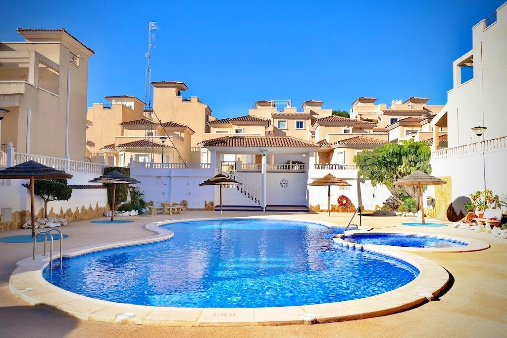 Resale - Villa -
San Miguel de Salinas - Residencial los flamencos