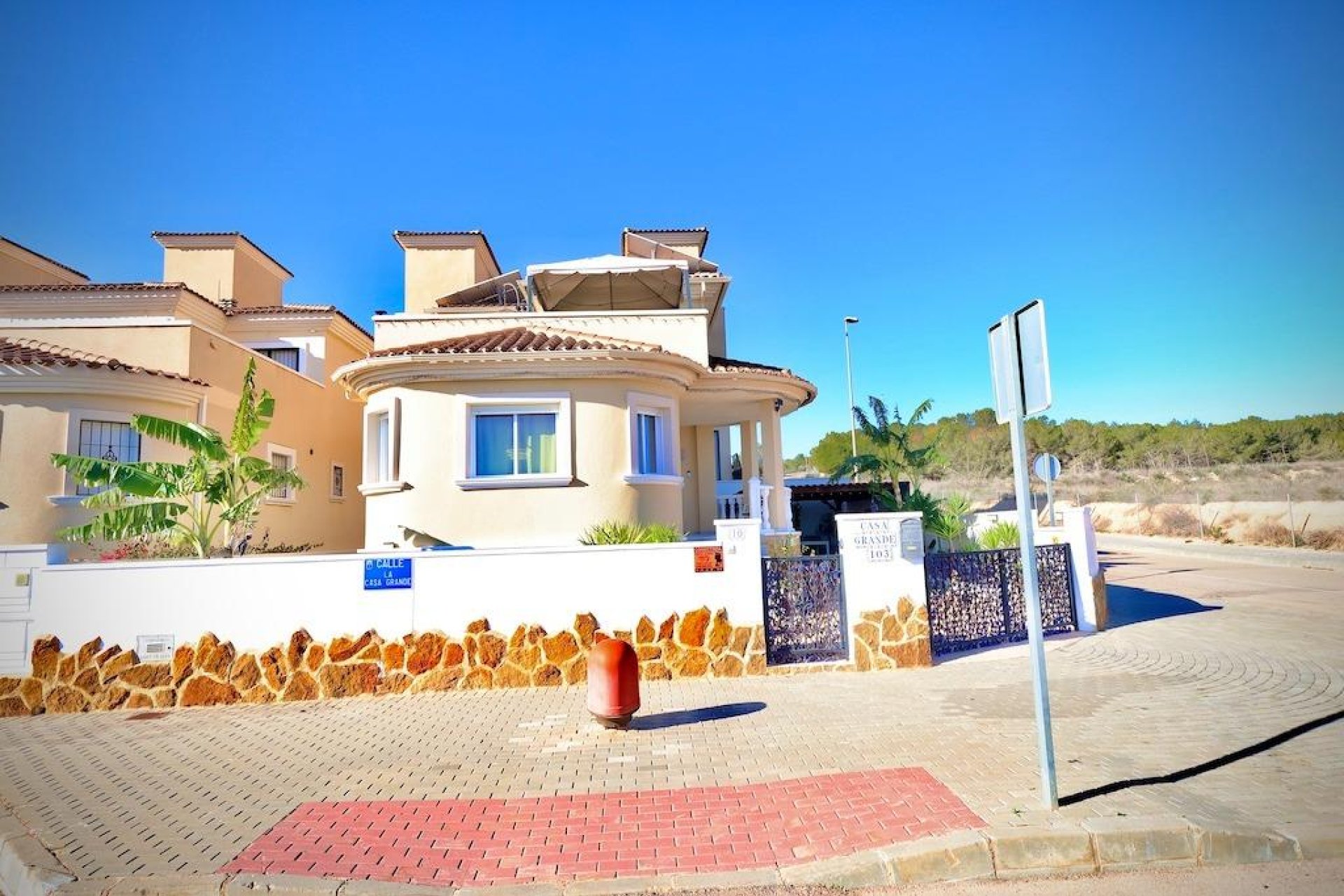 Resale - Villa -
San Miguel de Salinas - Residencial los flamencos