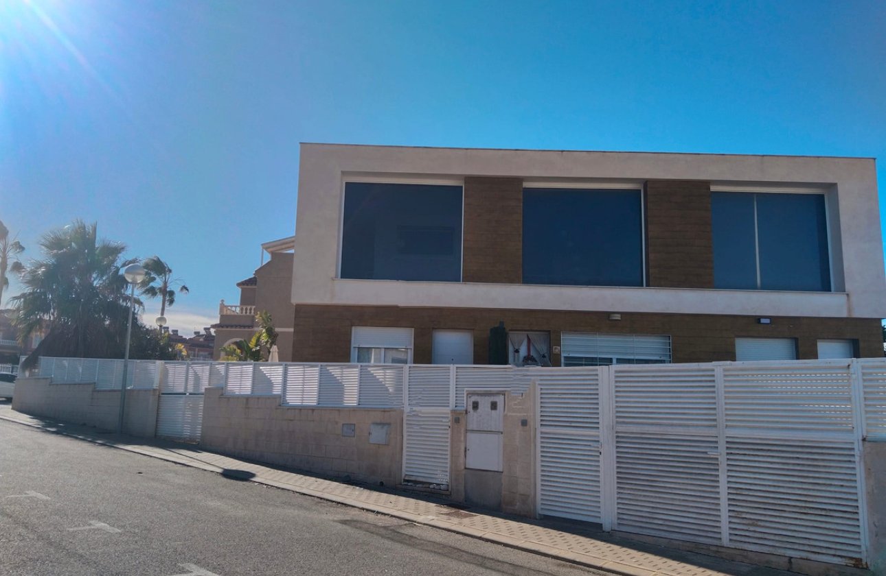 Resale - Villa -
Santa Pola - Gran Alacant