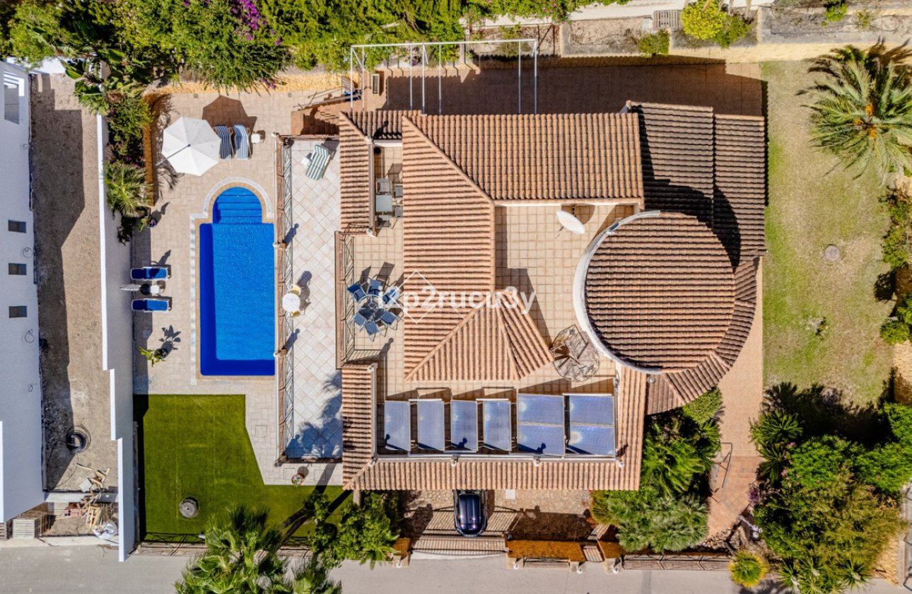 Resale - Villa -
Teulada - Moraira