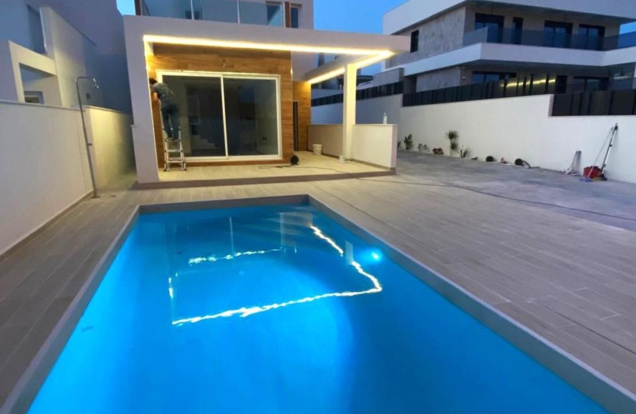 Resale - Villa -
Torrevieja - Aguas Nuevas