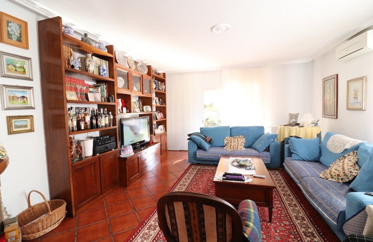 Resale - Villa -
Torrevieja - El chaparral