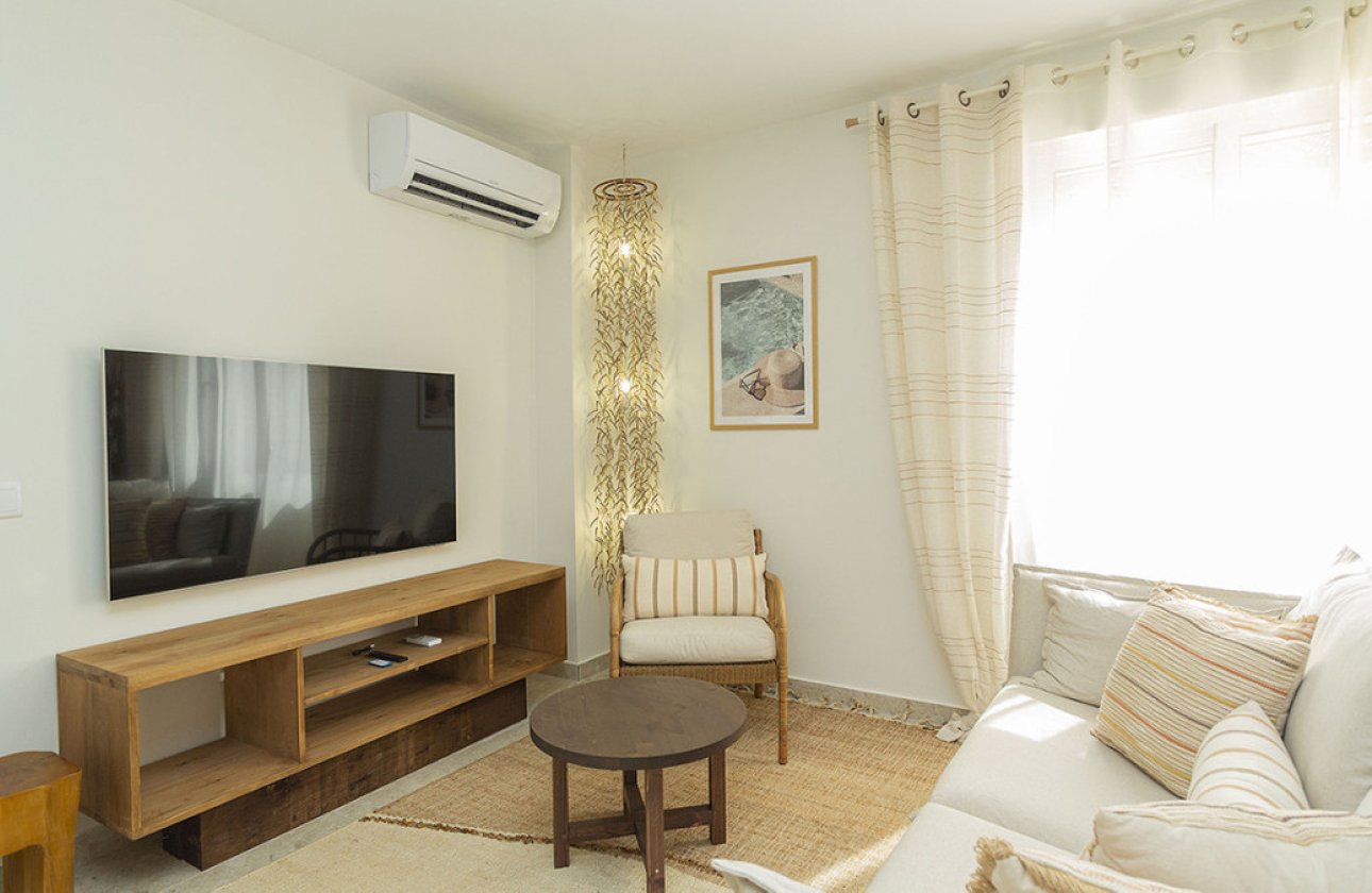 Resale - Villa -
Torrevieja - La Mata