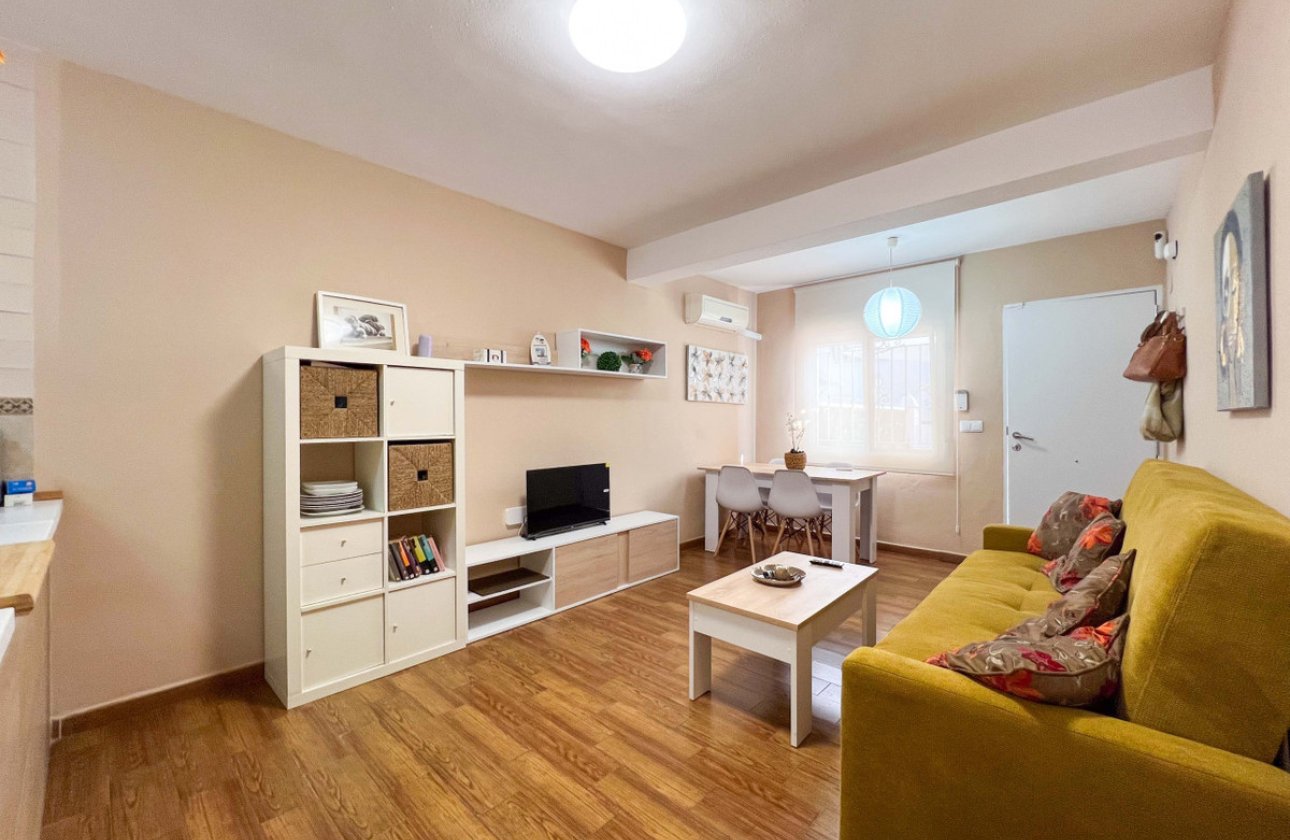 Resale - Villa -
Torrevieja - La Mata