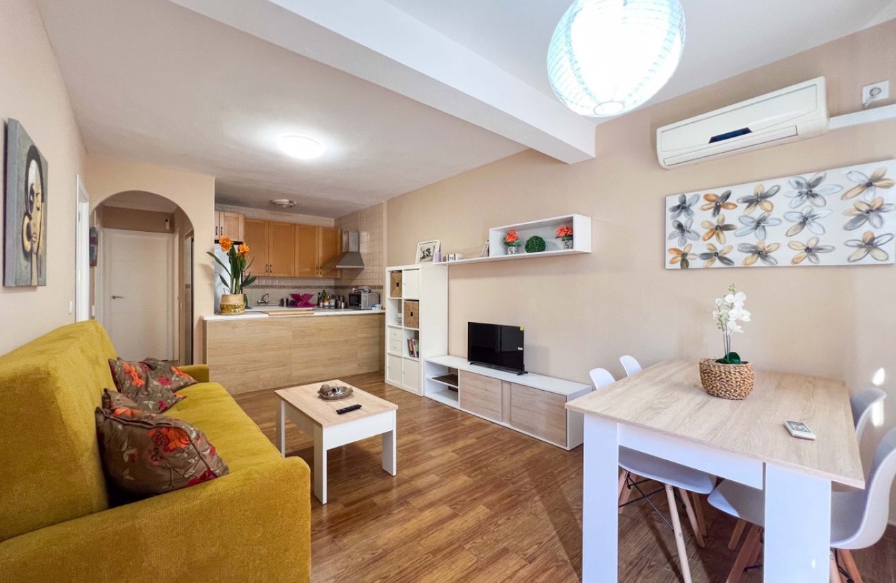 Resale - Villa -
Torrevieja - La Mata