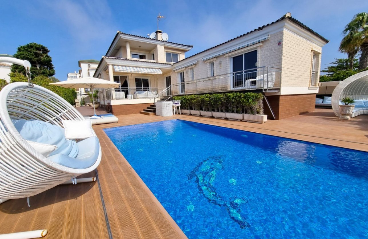 Resale - Villa -
Torrevieja - La Mata