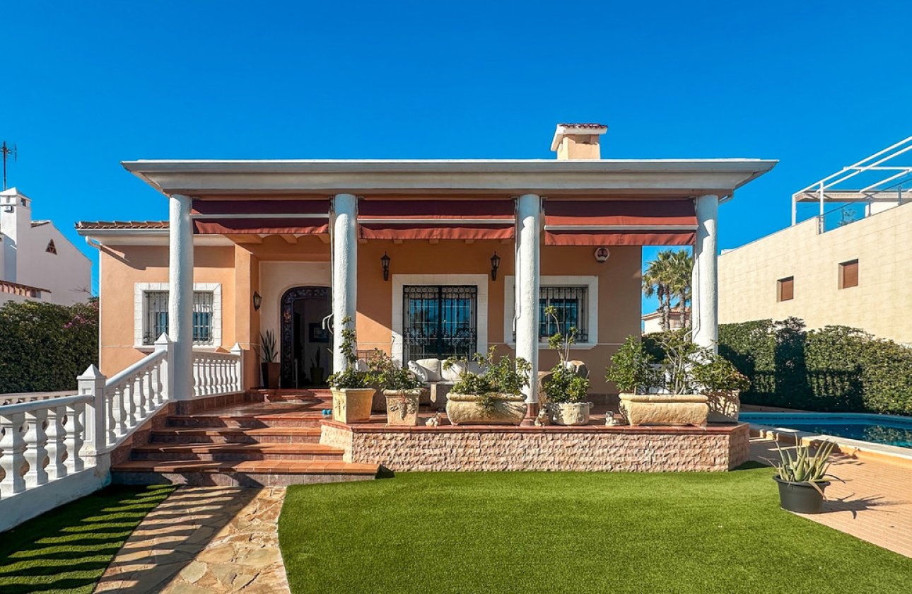 Resale - Villa -
Torrevieja - La Mata