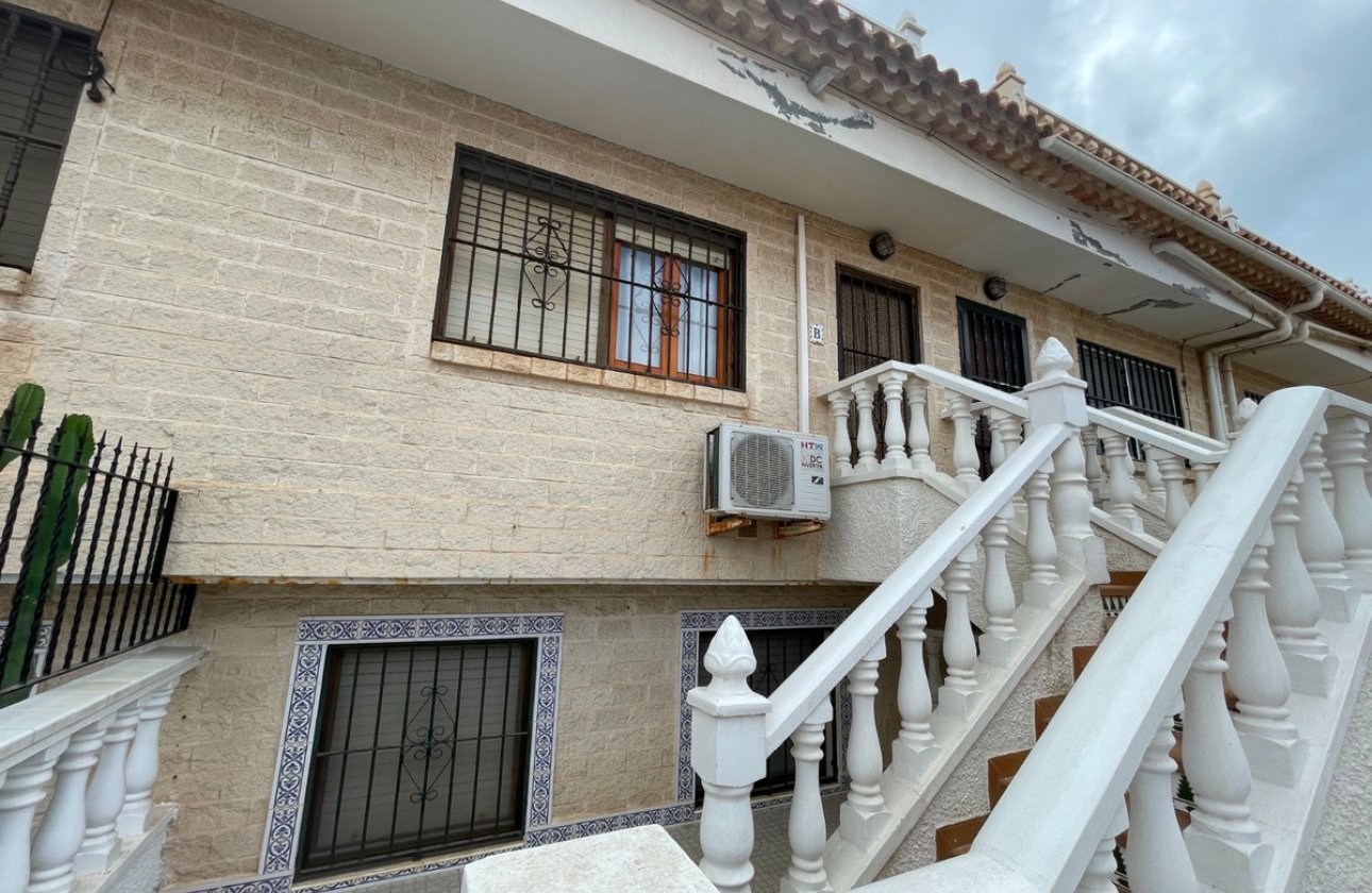 Resale - Villa -
Torrevieja - La Mata