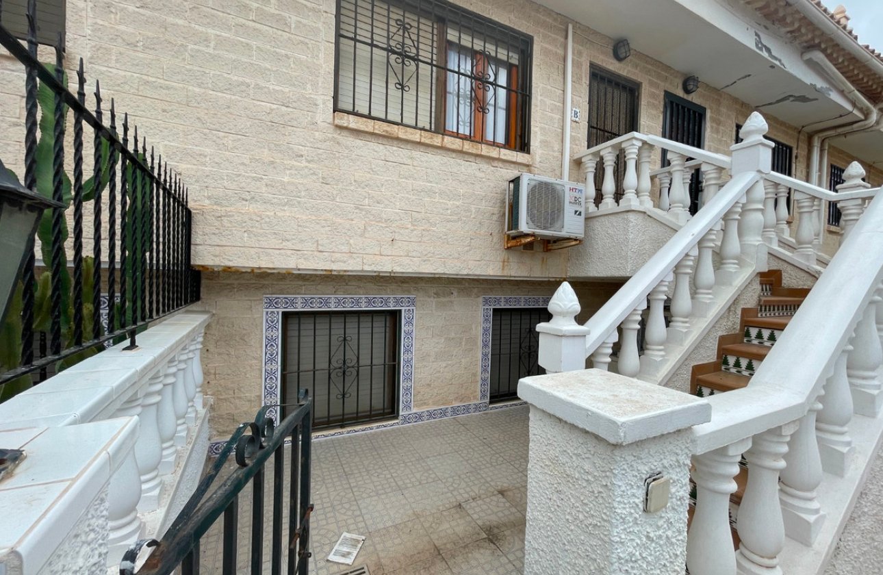 Resale - Villa -
Torrevieja - La Mata