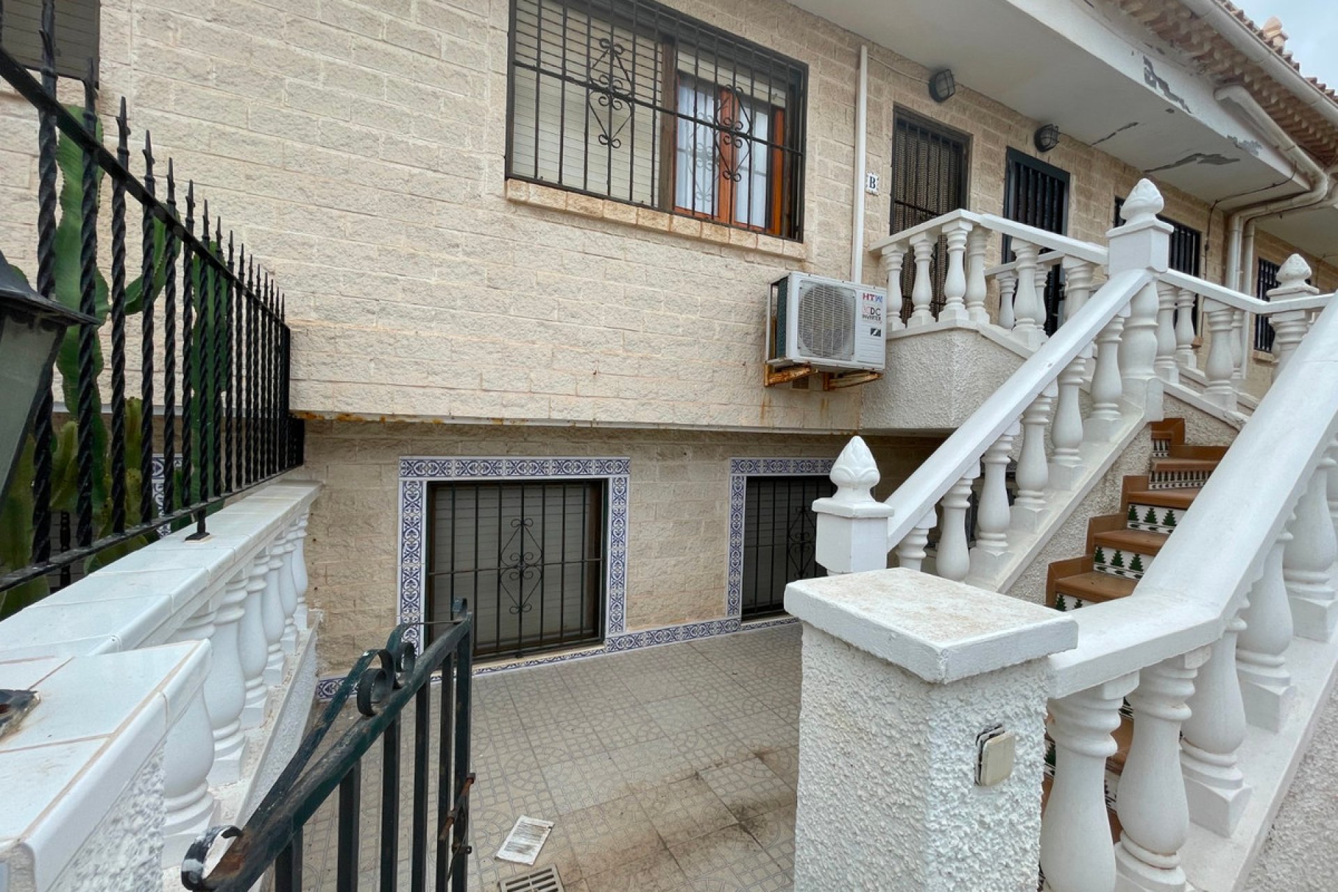 Resale - Villa -
Torrevieja - La Mata