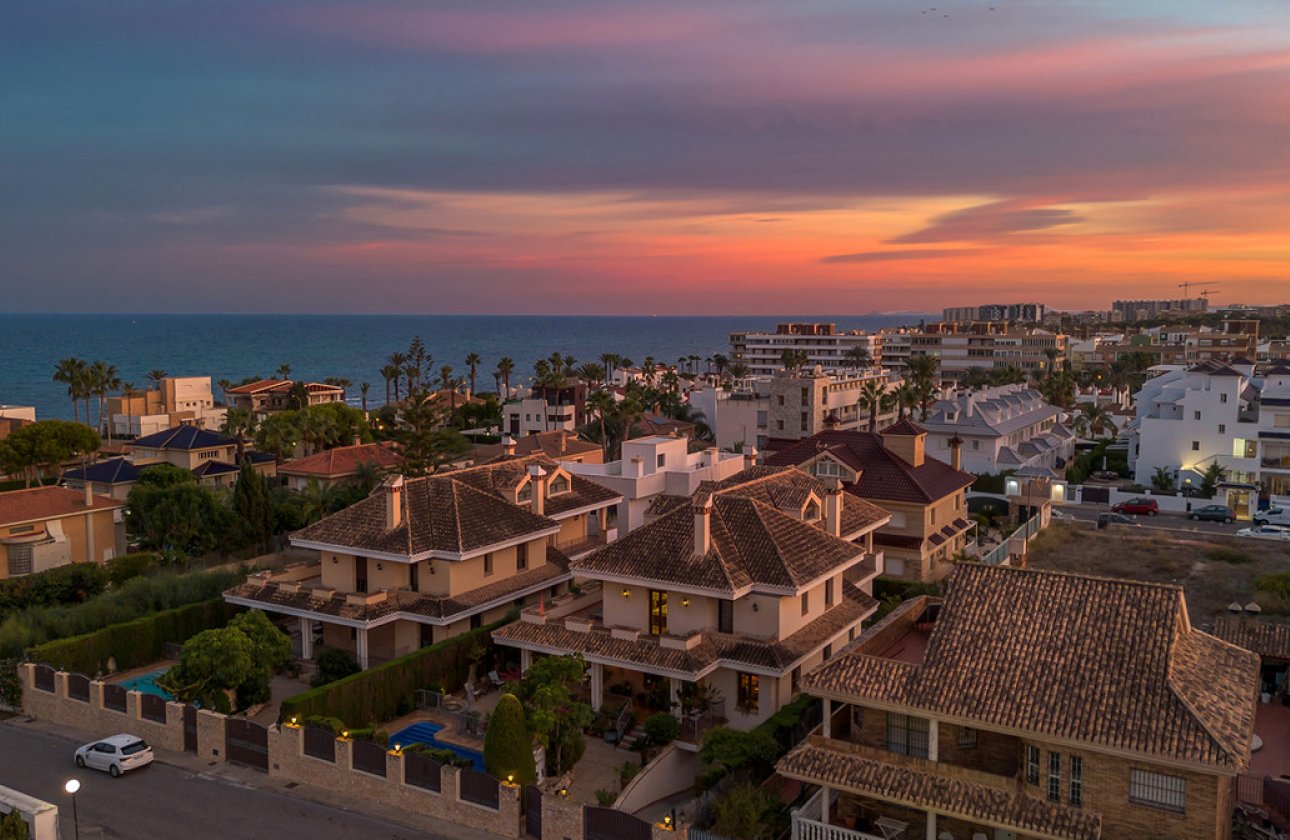 Resale - Villa -
Torrevieja - La Veleta