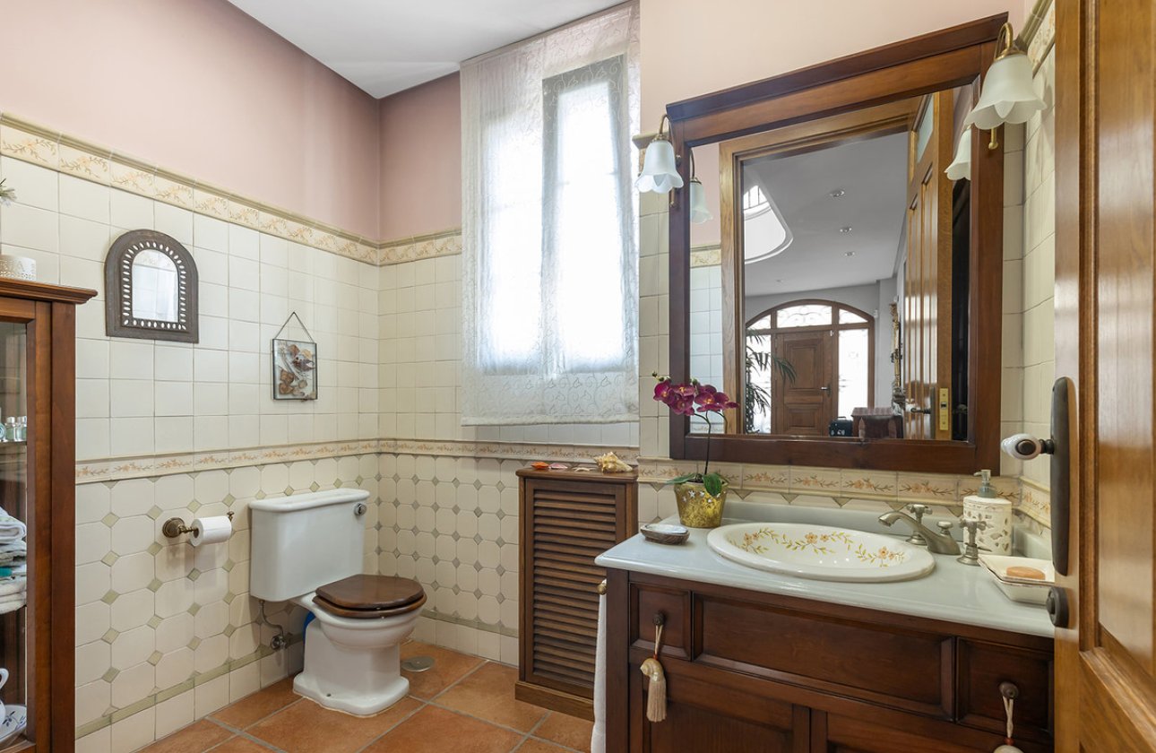 Resale - Villa -
Torrevieja - La Veleta