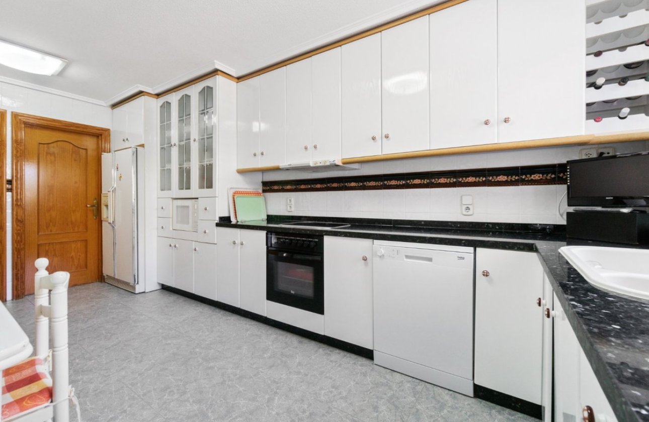 Resale - Villa -
Torrevieja - La Veleta