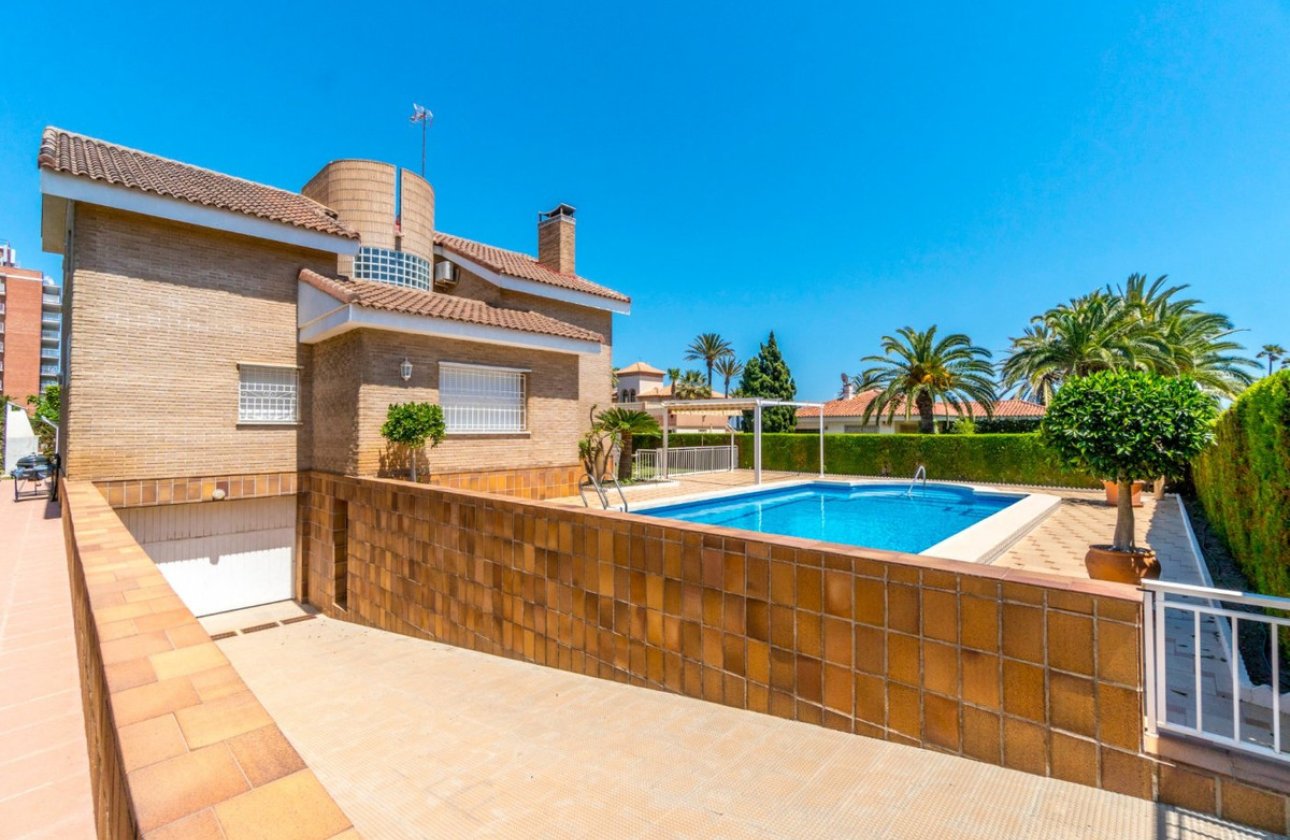 Resale - Villa -
Torrevieja - La Veleta