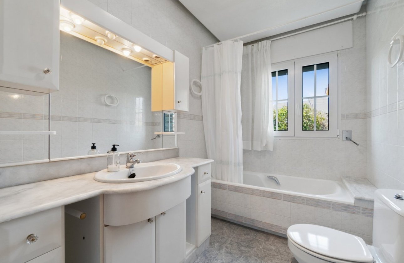 Resale - Villa -
Torrevieja - La Veleta