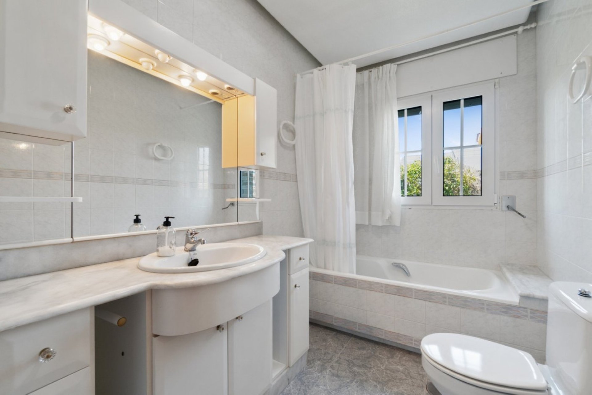 Resale - Villa -
Torrevieja - La Veleta