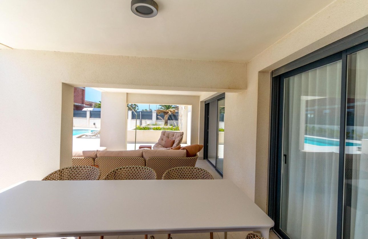 Resale - Villa -
Torrevieja - La Veleta