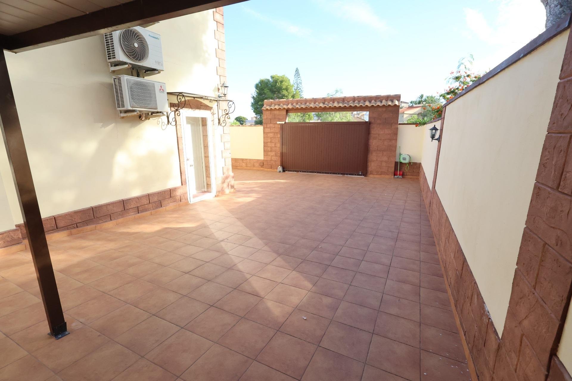 Resale - Villa -
Torrevieja - Los Balcones - Los Altos del Edén