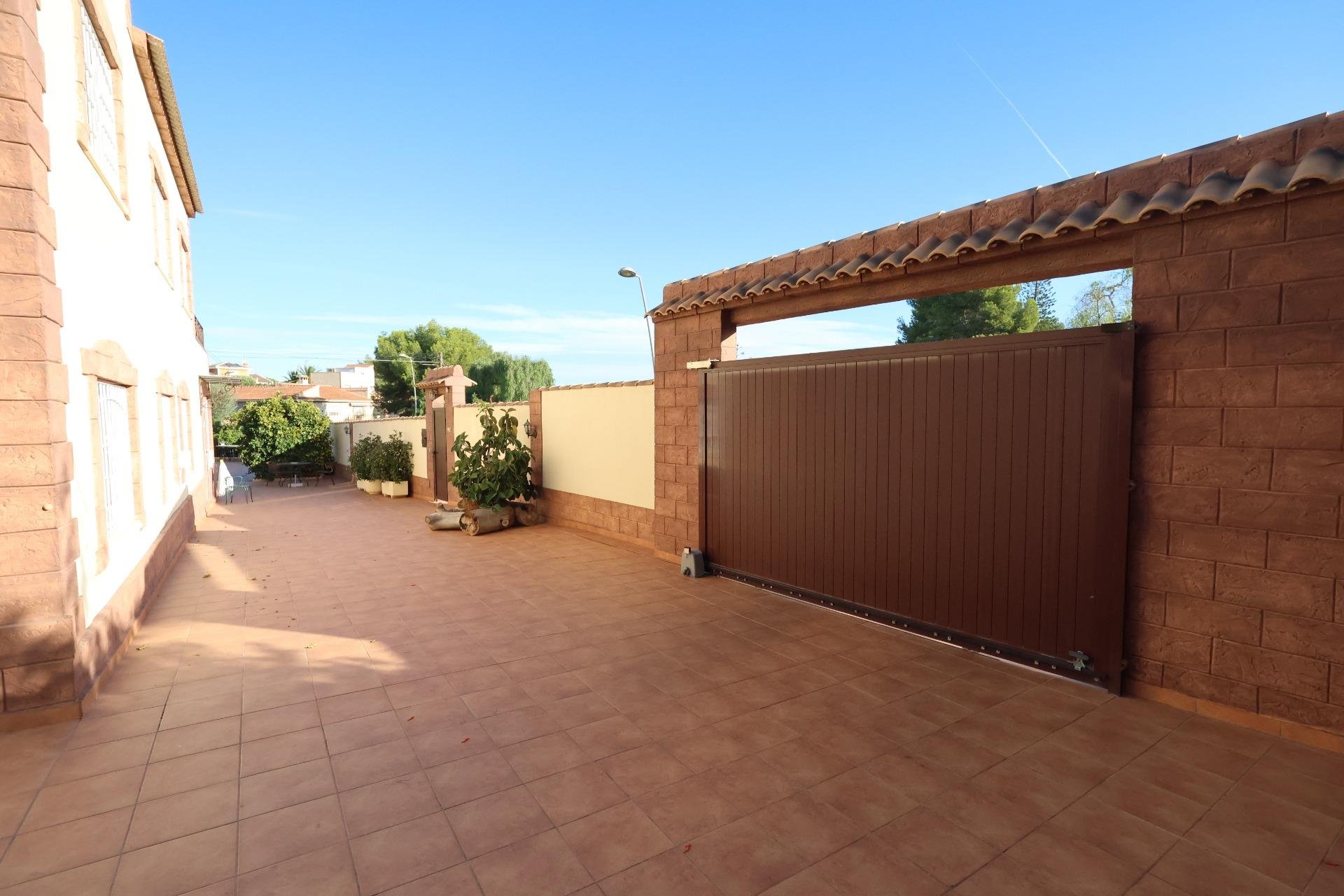 Resale - Villa -
Torrevieja - Los Balcones - Los Altos del Edén