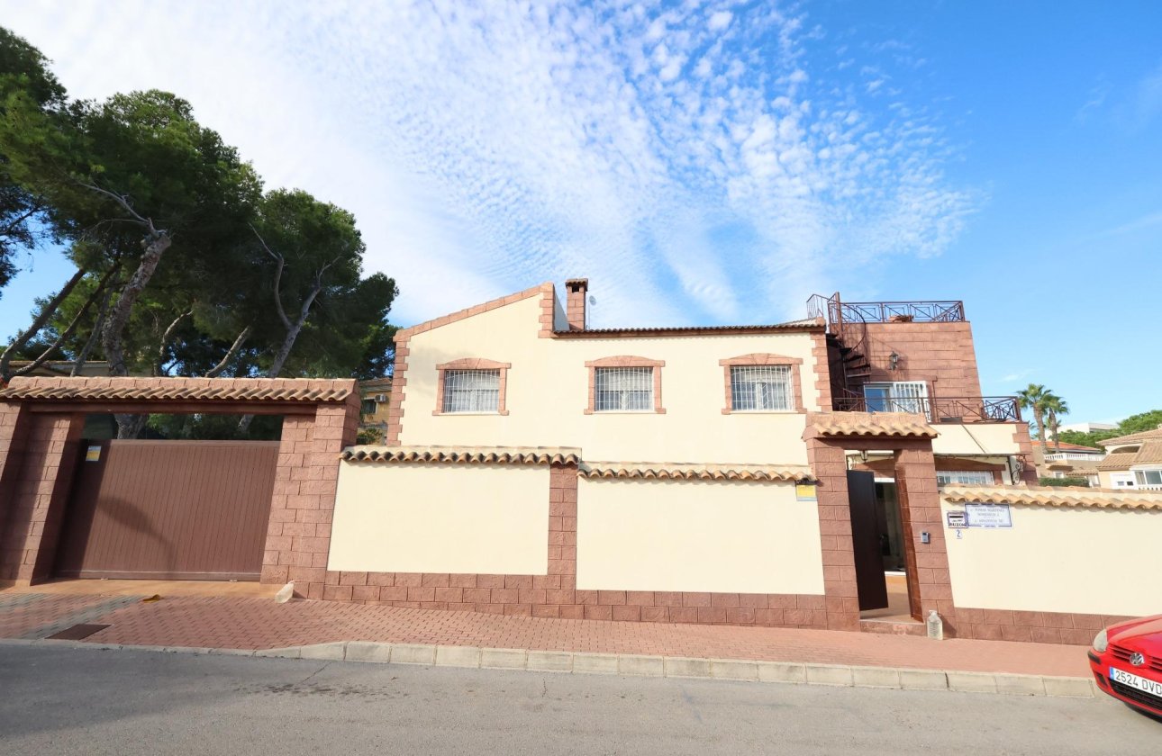 Resale - Villa -
Torrevieja - Los Balcones - Los Altos del Edén