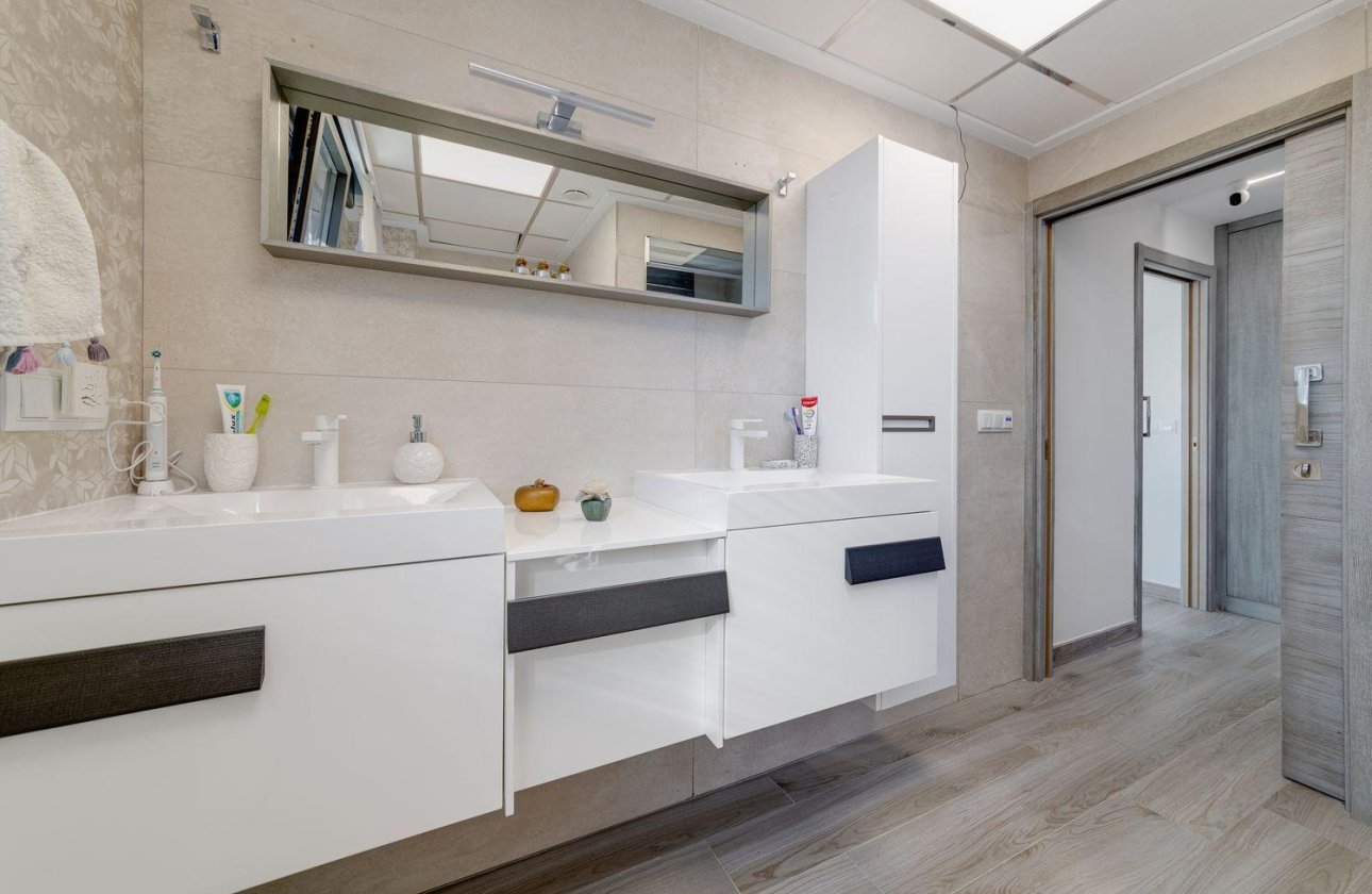 Resale - Villa -
Torrevieja - Los Balcones