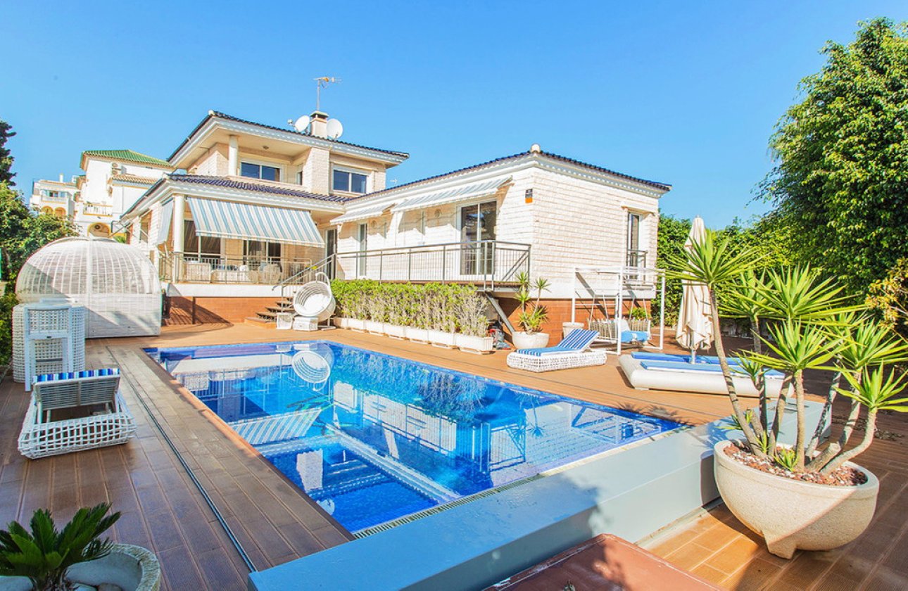 Resale - Villa -
Torrevieja - Torre la mata