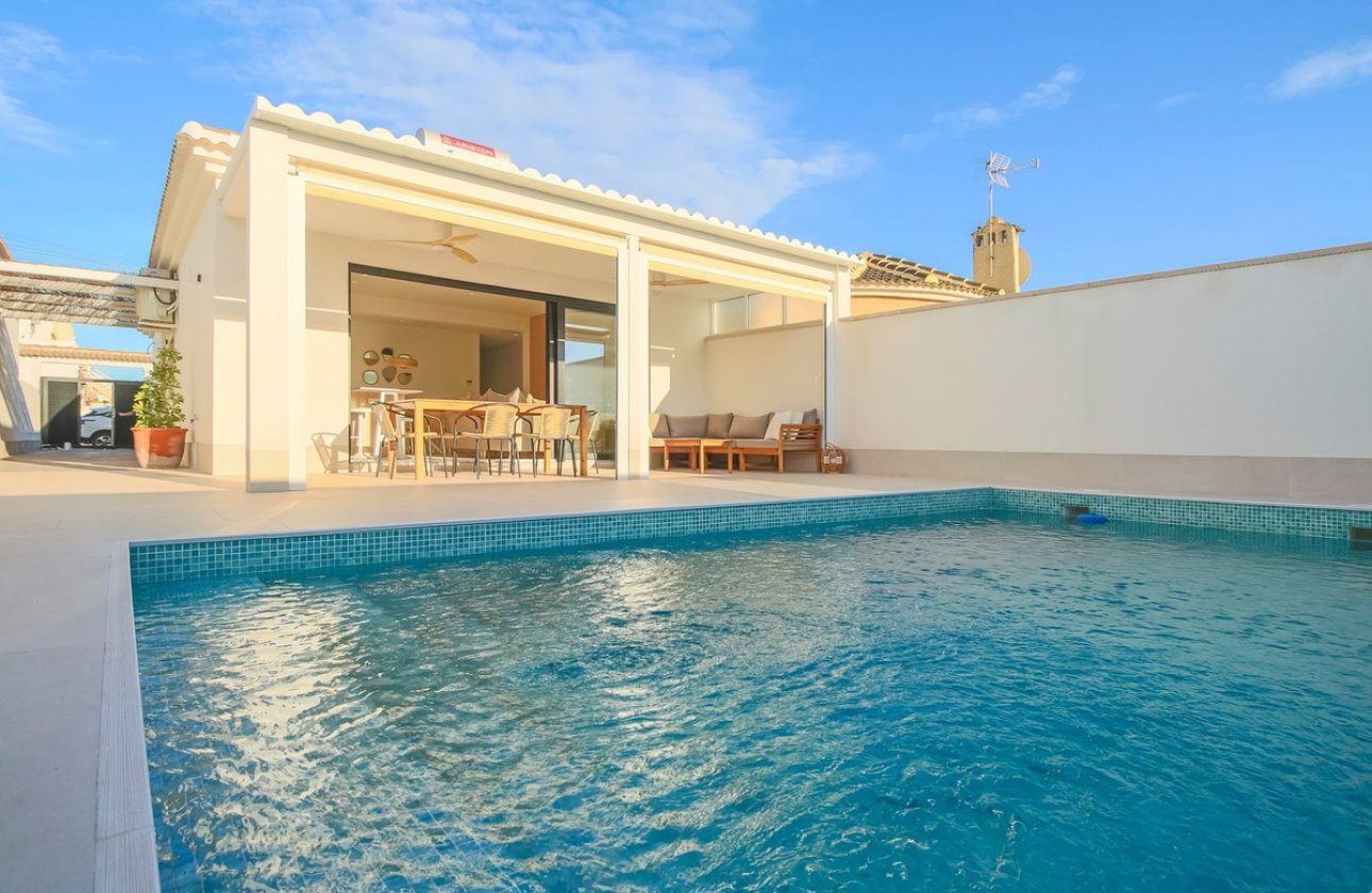 Resale - Villa -
Torrevieja - Torrevieja Centro
