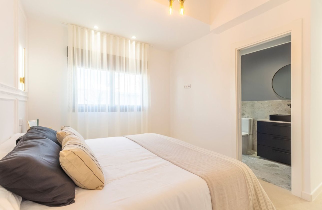 Resale - Villa -
Torrevieja - Torrevieja Centro