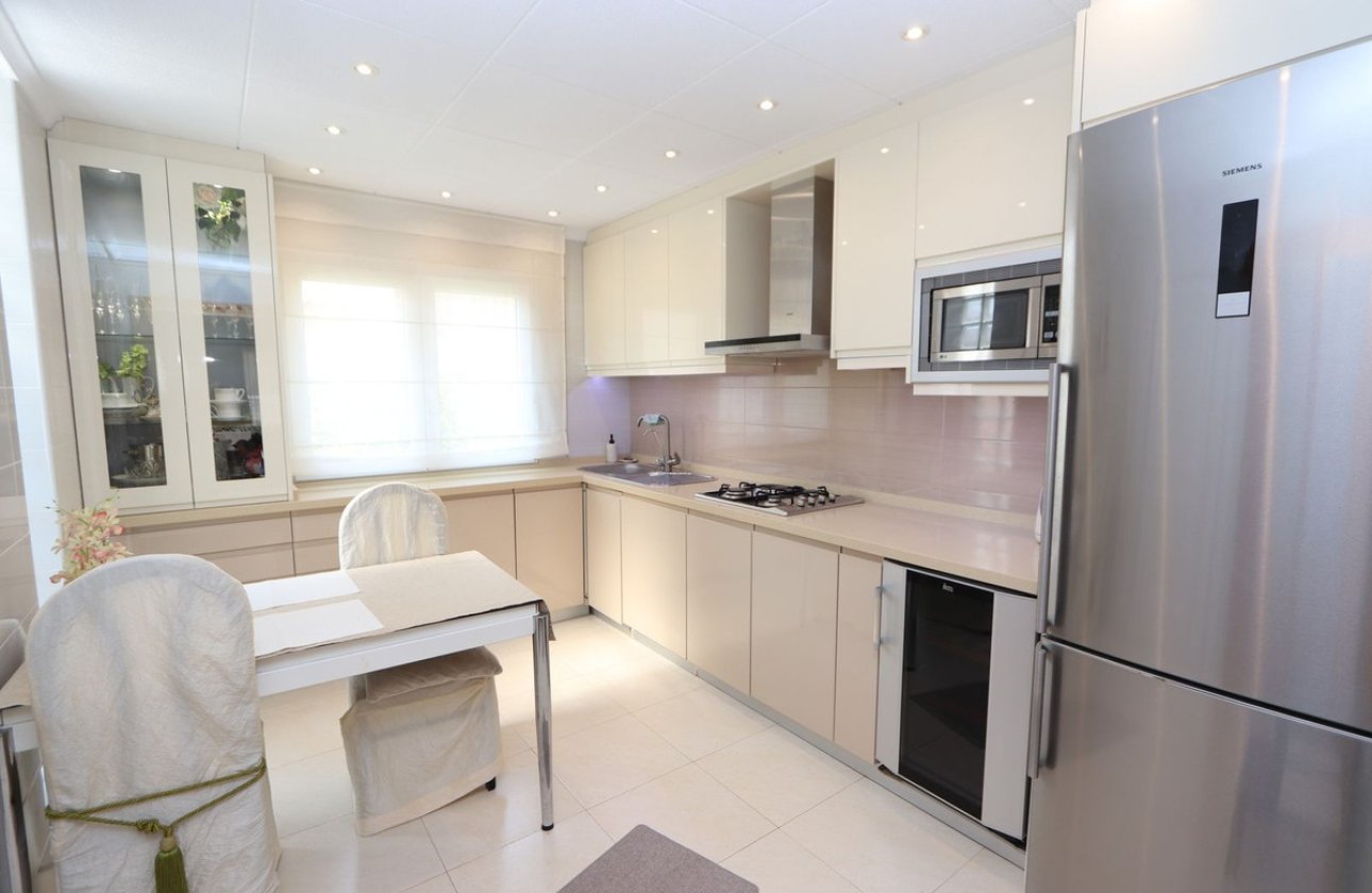 Resale - Villa -
Torrevieja - Torrevieja Centro