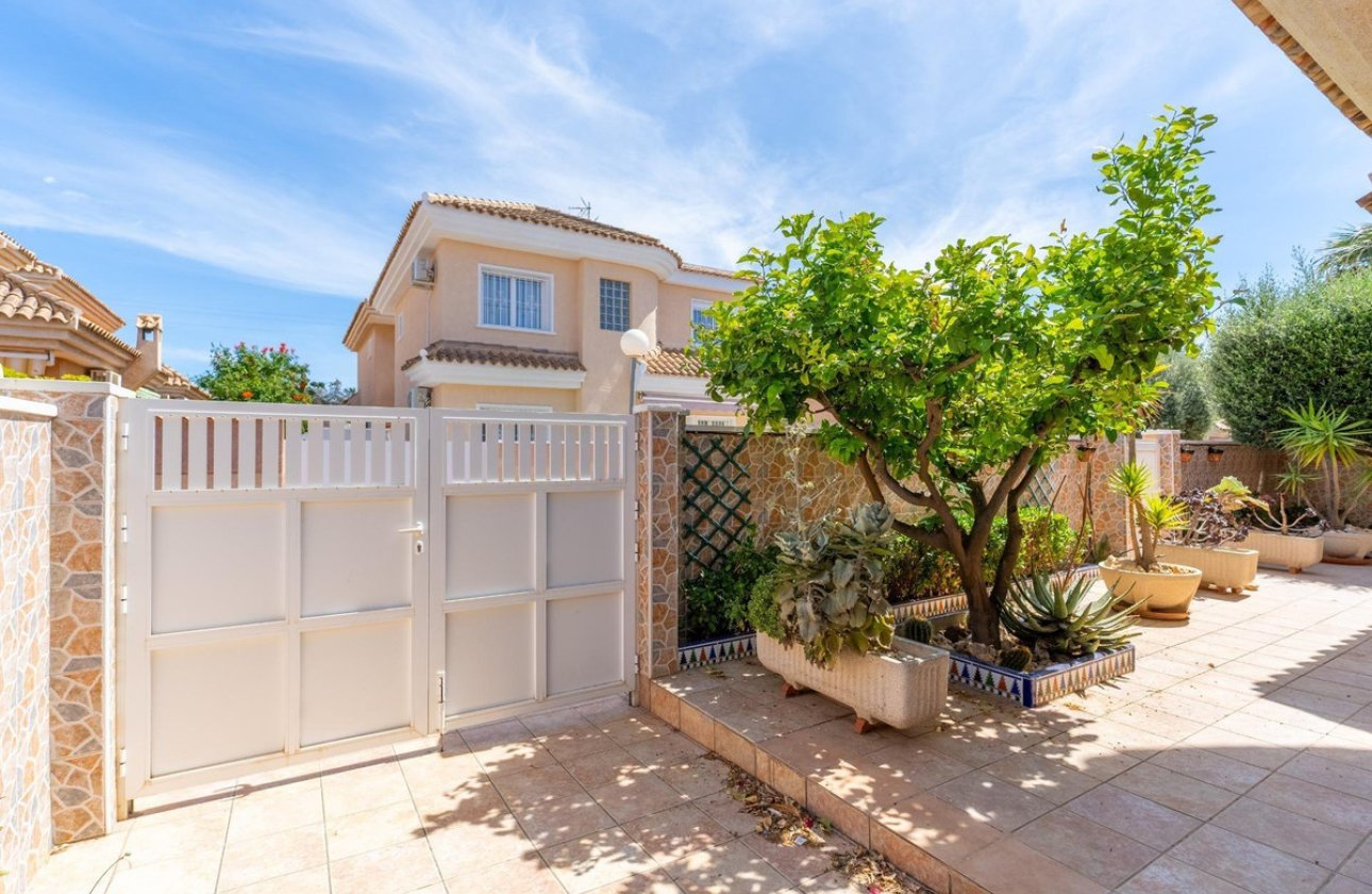 Resale - Villa -
Torrevieja - Torrevieja Centro