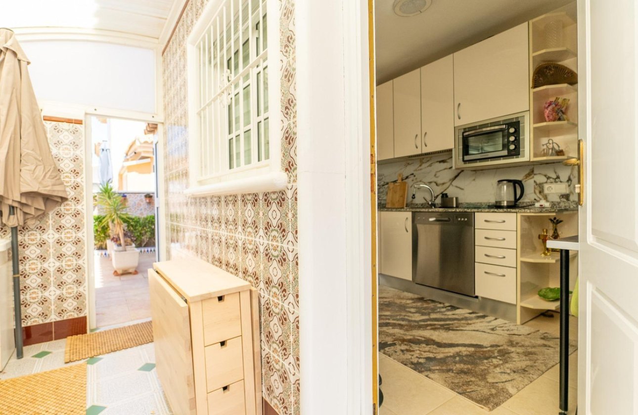 Resale - Villa -
Torrevieja - Torrevieja Centro