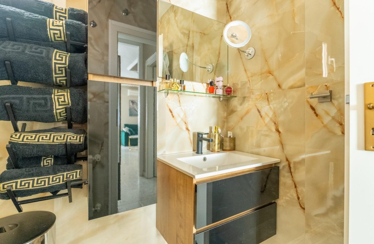 Resale - Villa -
Torrevieja - Torrevieja Centro