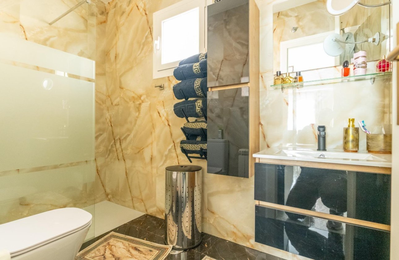 Resale - Villa -
Torrevieja - Torrevieja Centro