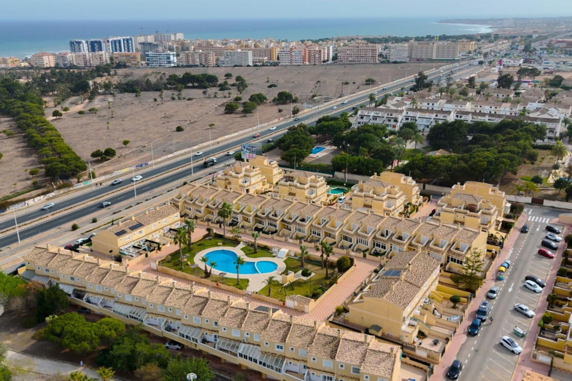 Resale - Villa -
Torrevieja - Torrevieja Centro