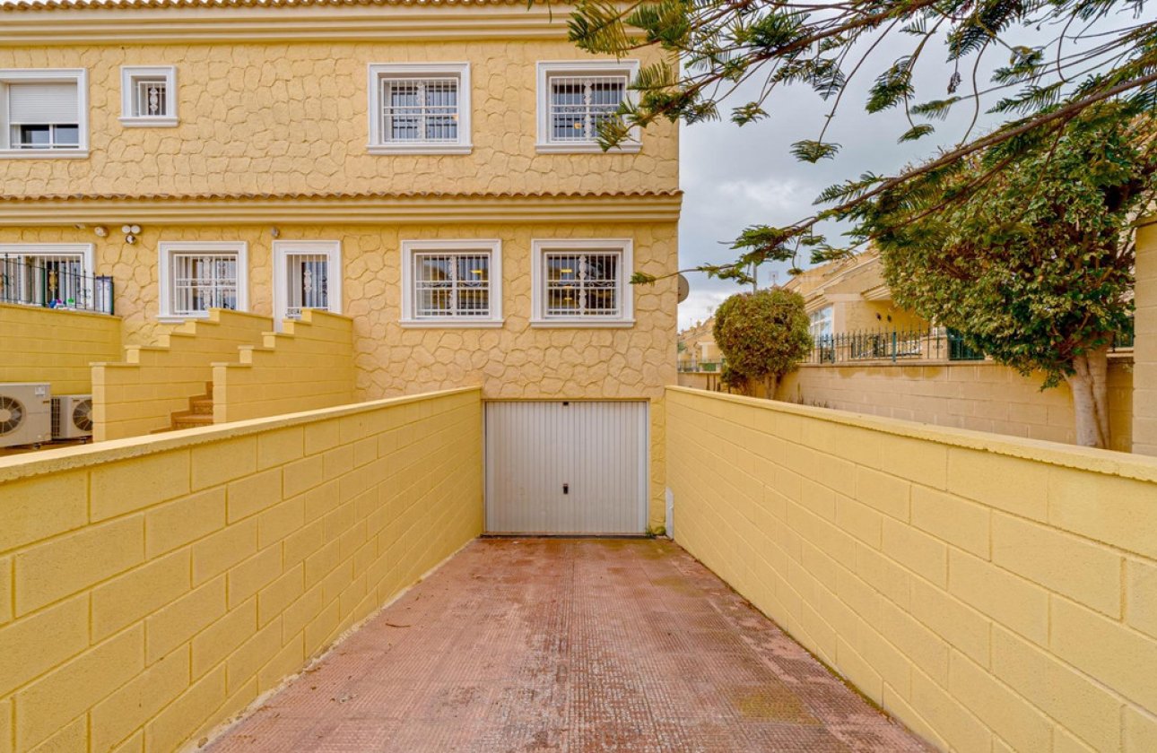 Resale - Villa -
Torrevieja - Torrevieja Centro