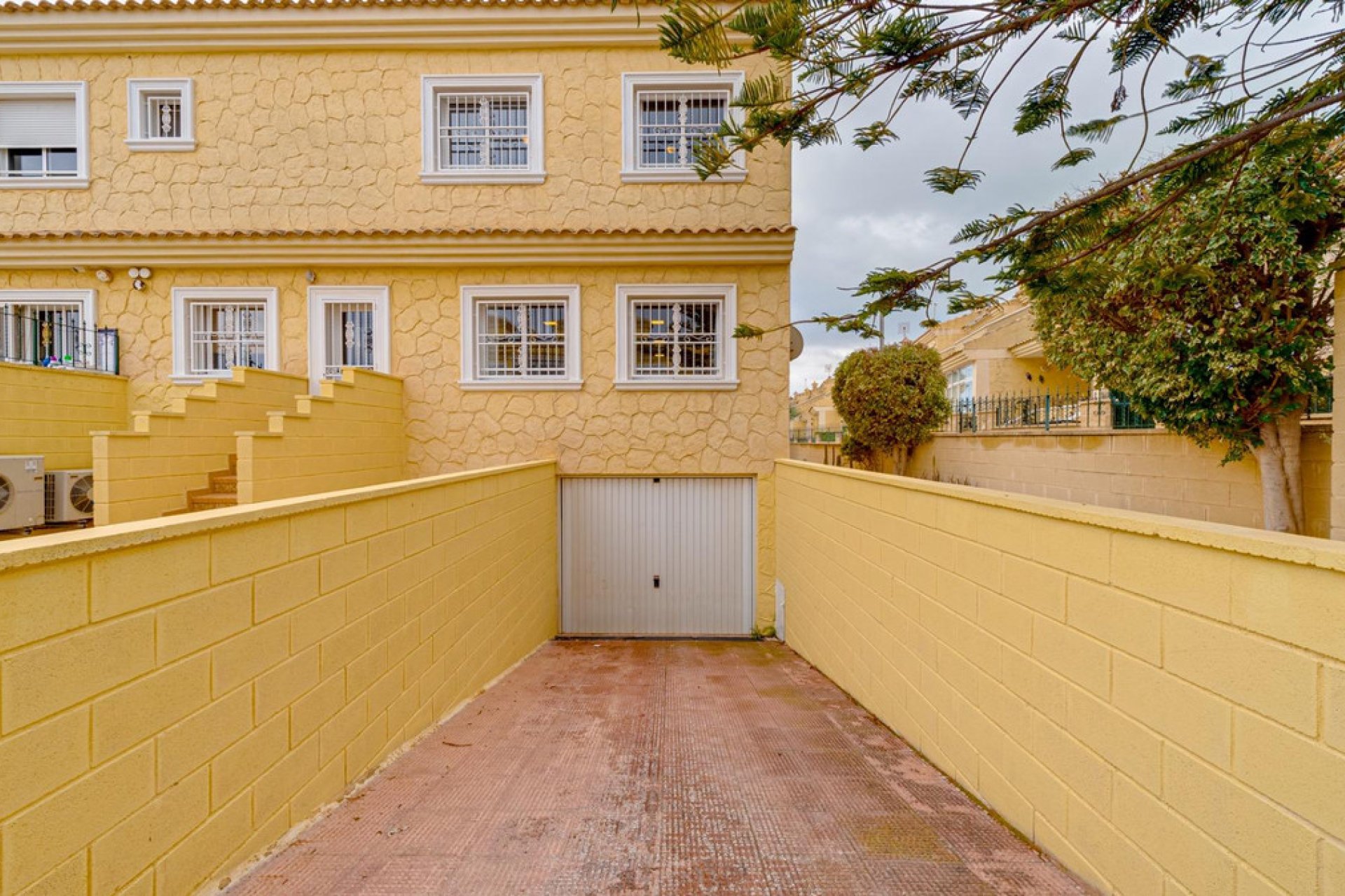 Resale - Villa -
Torrevieja - Torrevieja Centro