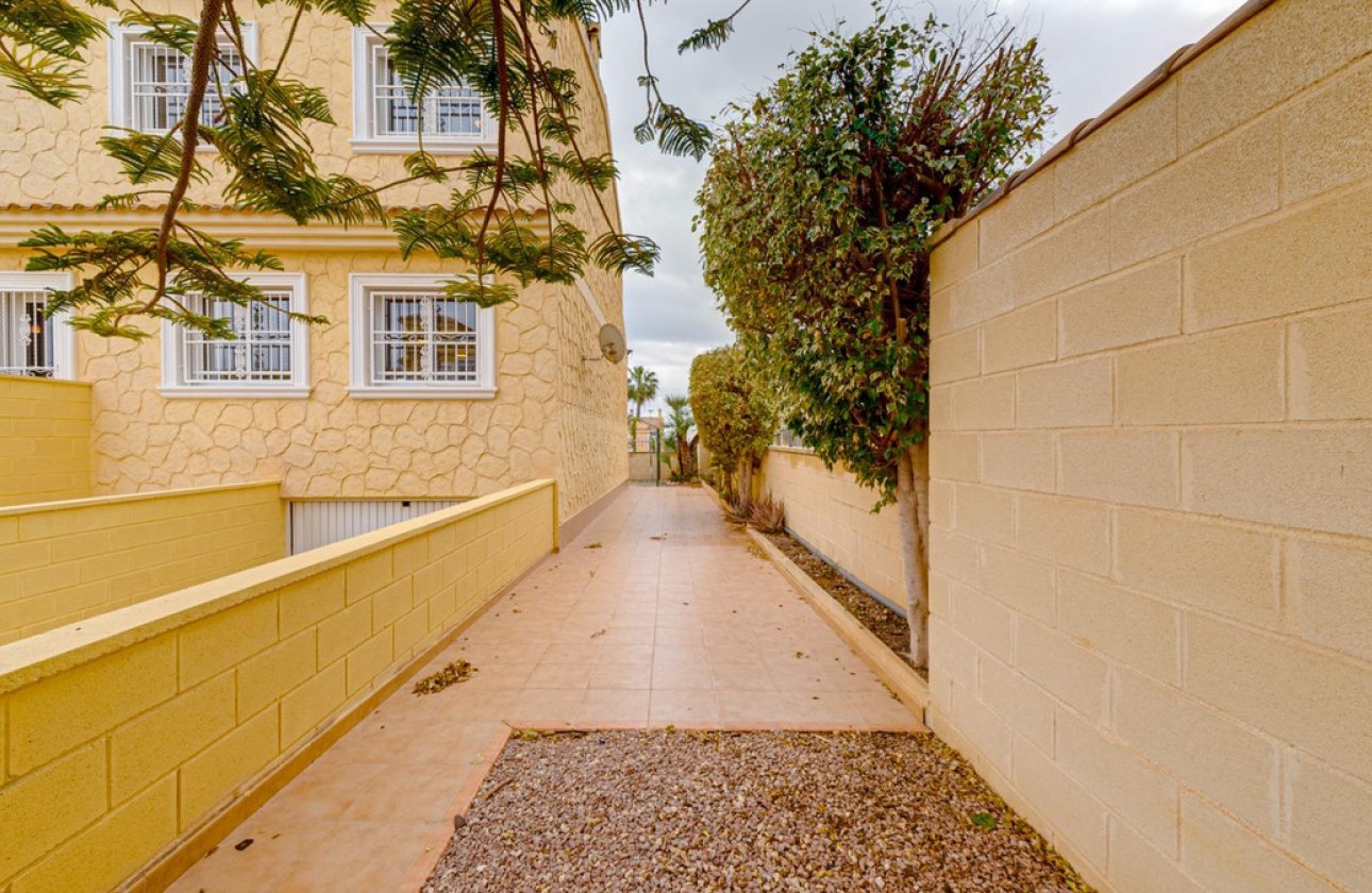 Resale - Villa -
Torrevieja - Torrevieja Centro