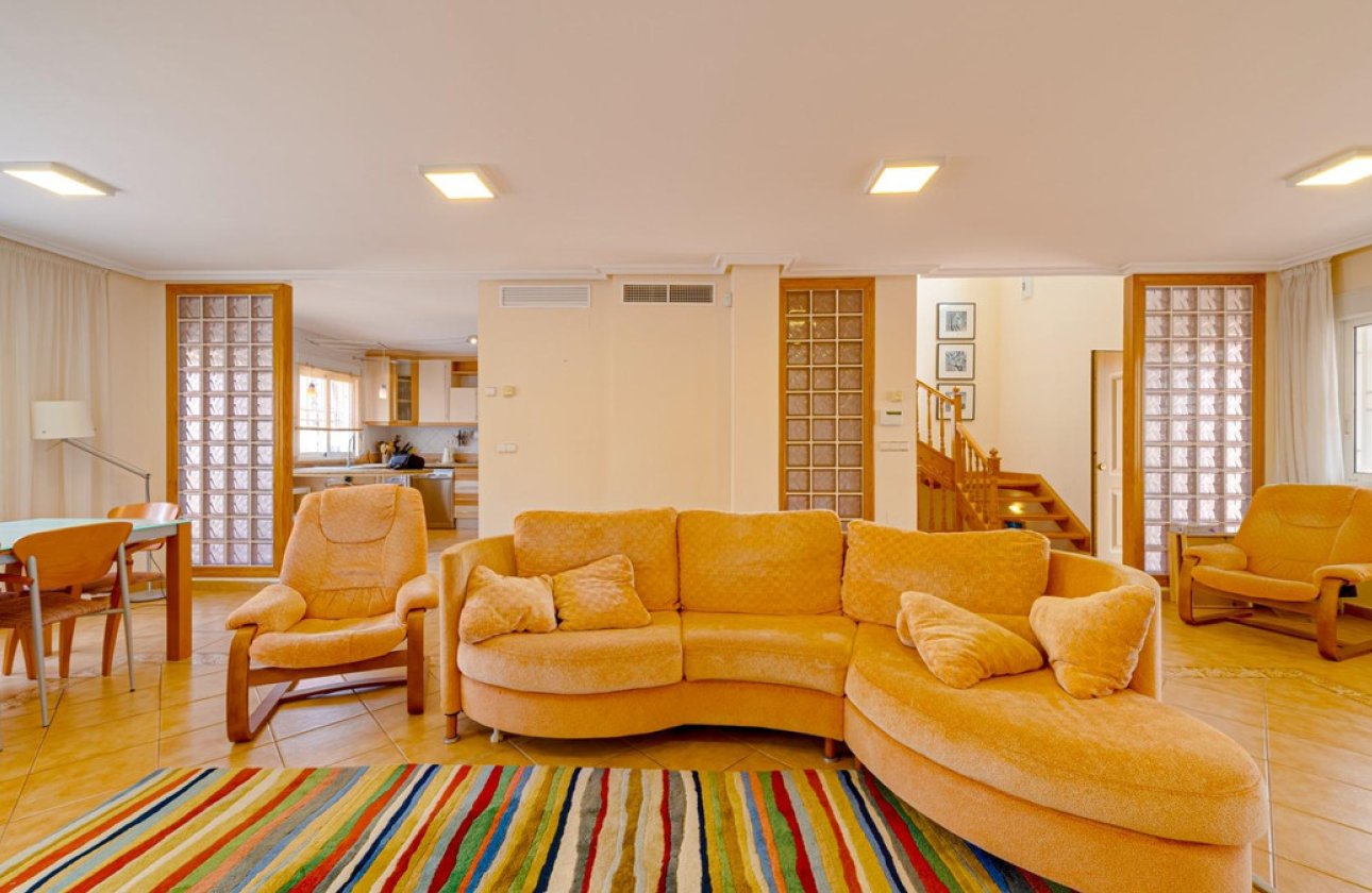 Resale - Villa -
Torrevieja - Torrevieja Centro