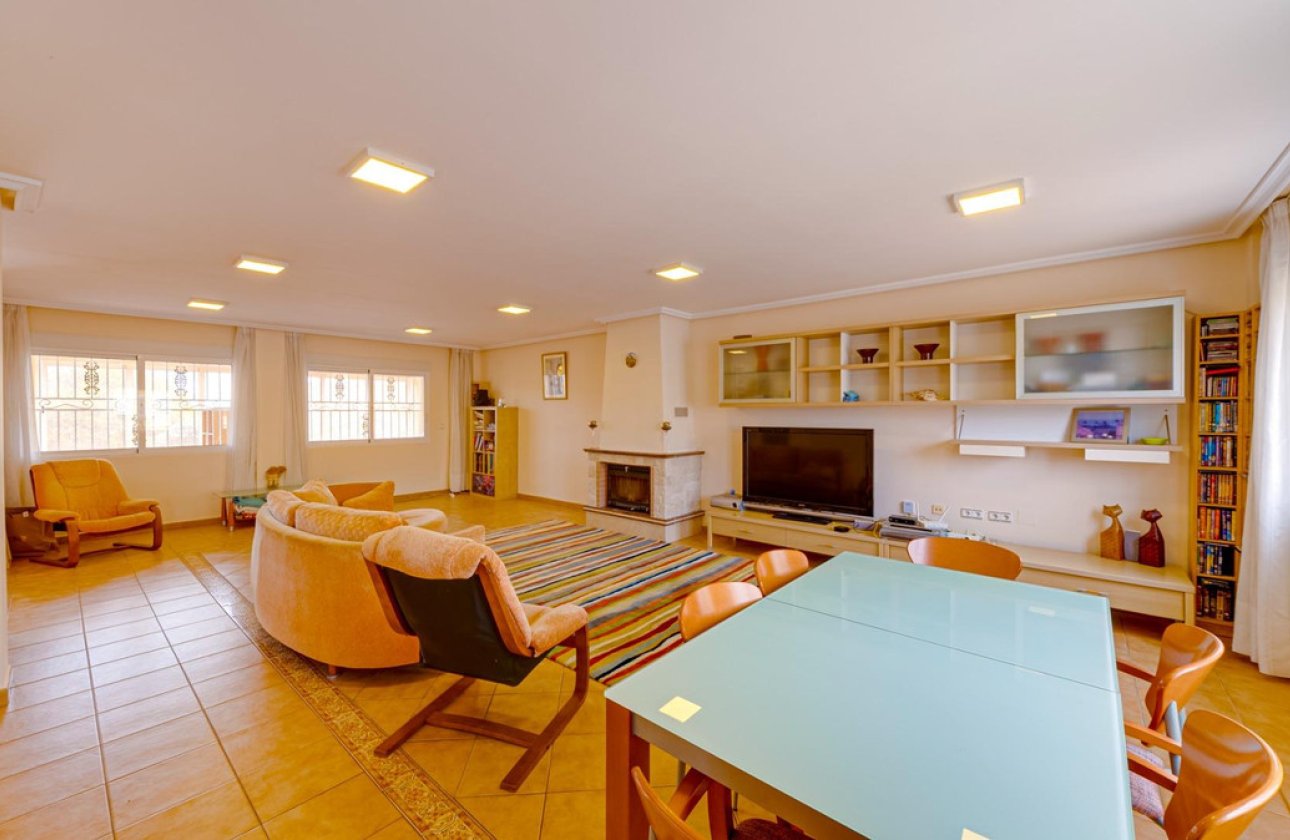 Resale - Villa -
Torrevieja - Torrevieja Centro