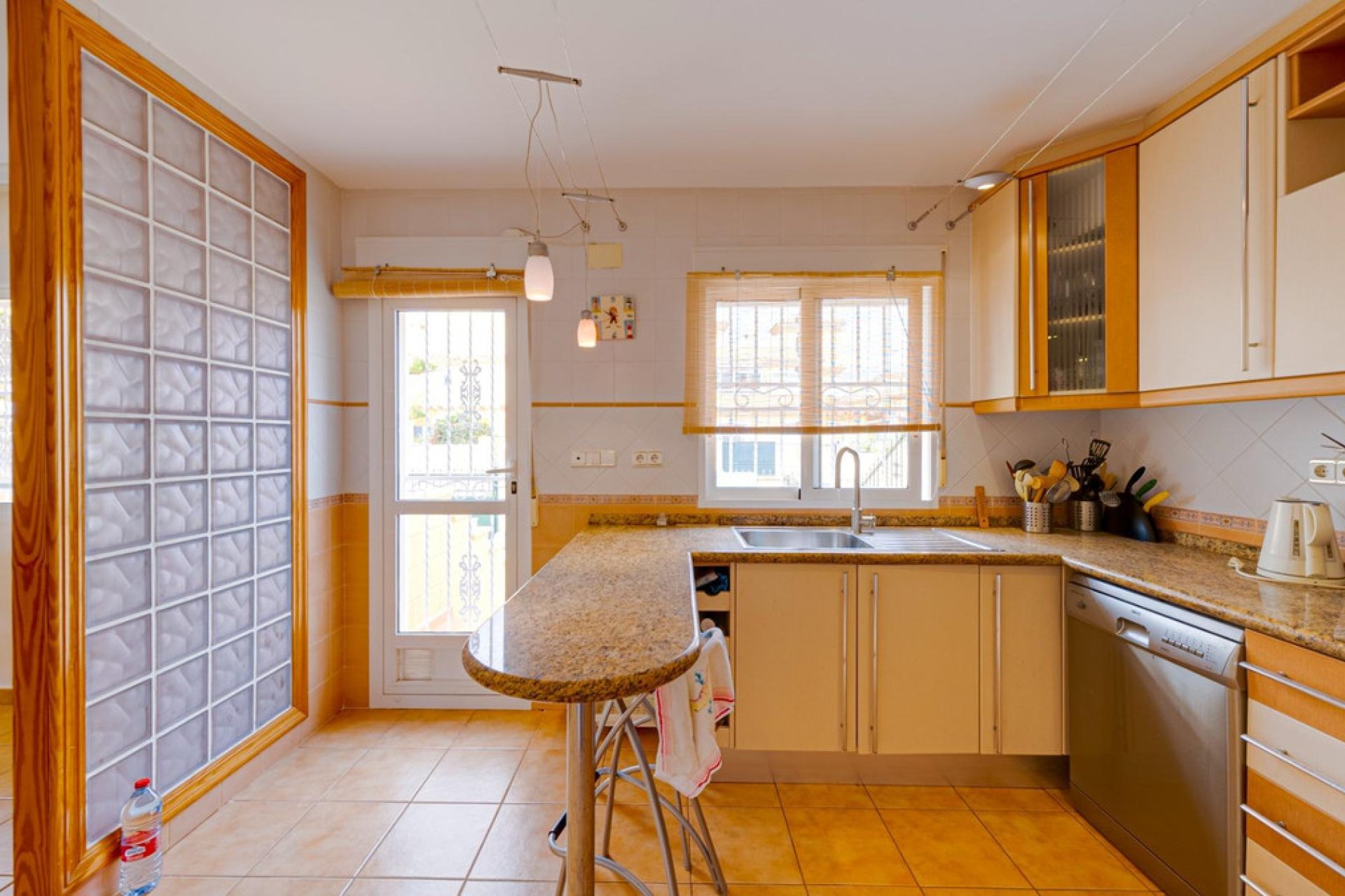 Resale - Villa -
Torrevieja - Torrevieja Centro