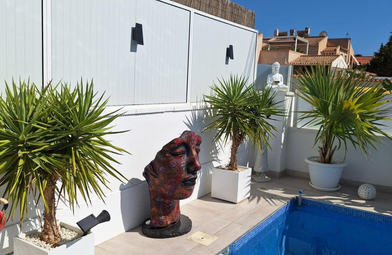 Resale - Villa -
Torrevieja - Torrevieja Centro