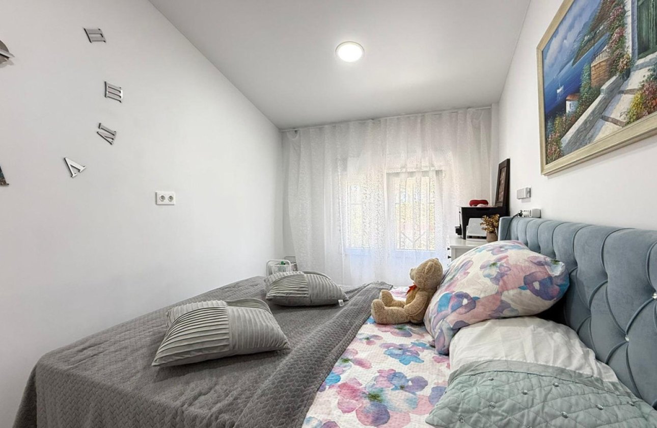 Resale - Villa -
Torrevieja - Torrevieja Centro