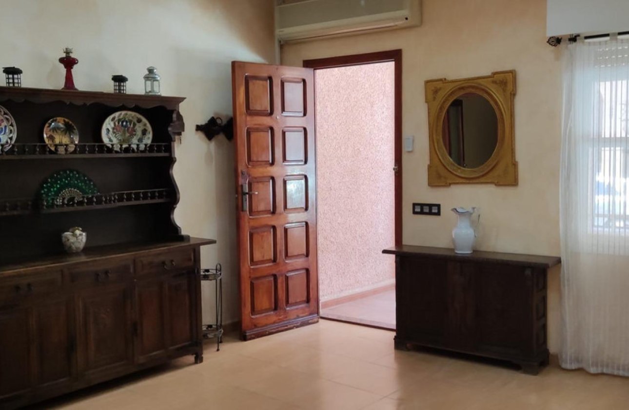 Resale - Villa -
Torrevieja - Torrevieja Centro