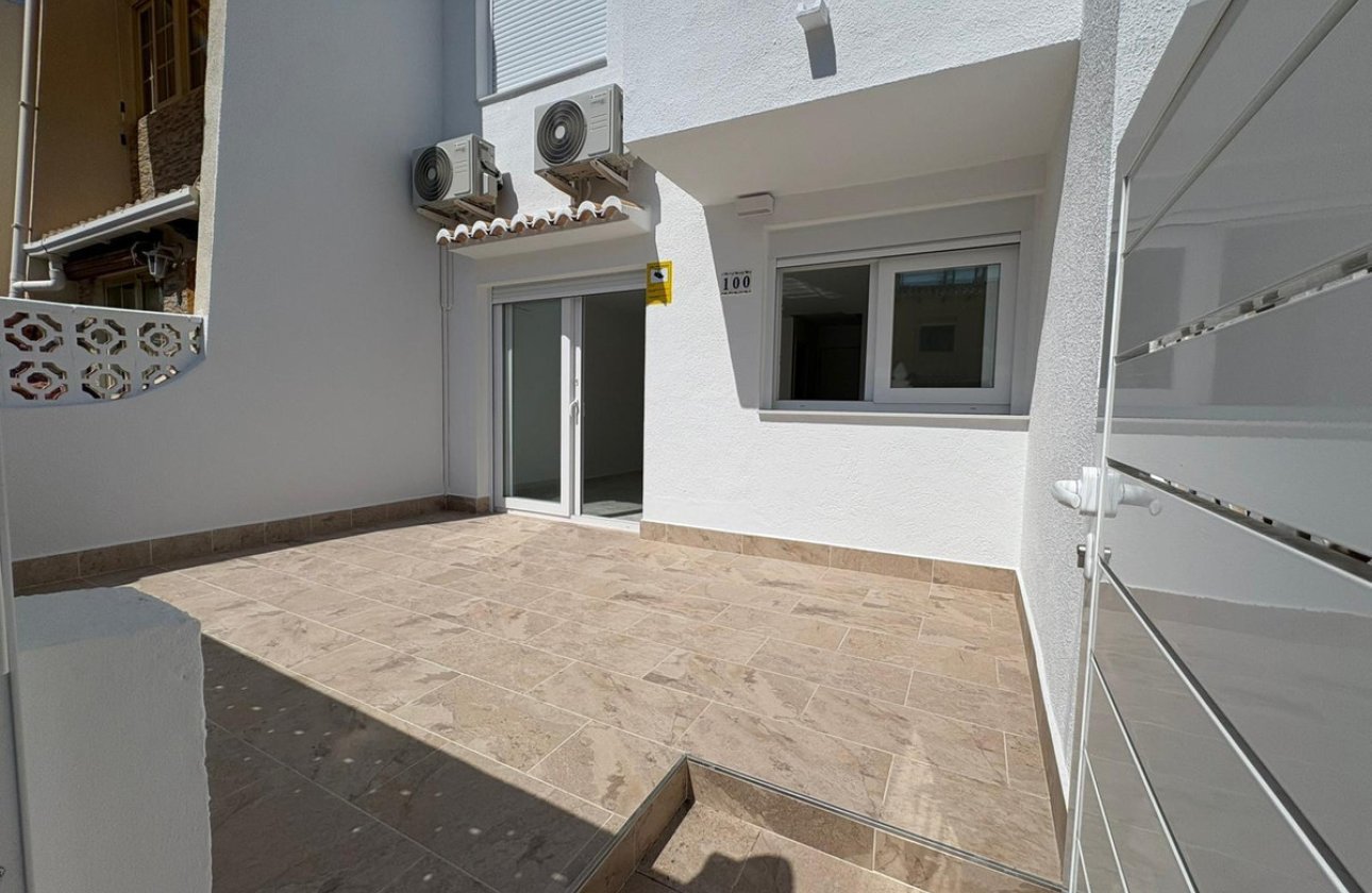 Resale - Villa -
Torrevieja - Torrevieja Centro