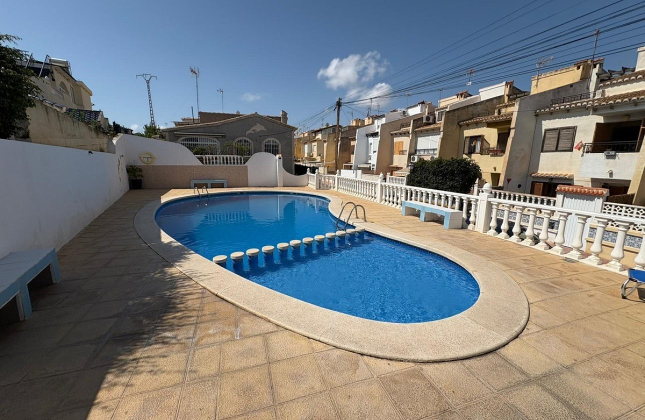 Resale - Villa -
Torrevieja - Torrevieja Centro
