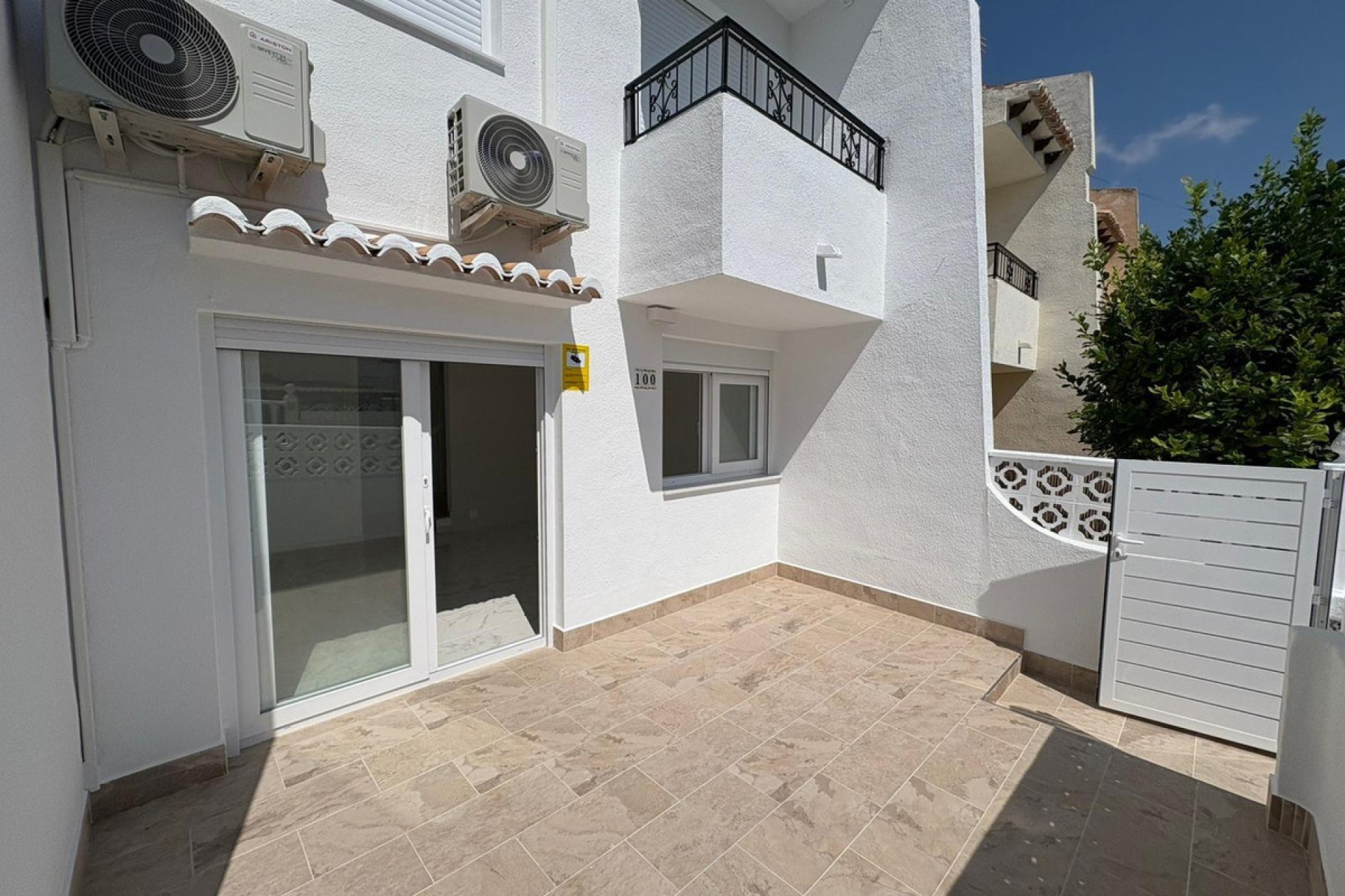 Resale - Villa -
Torrevieja - Torrevieja Centro