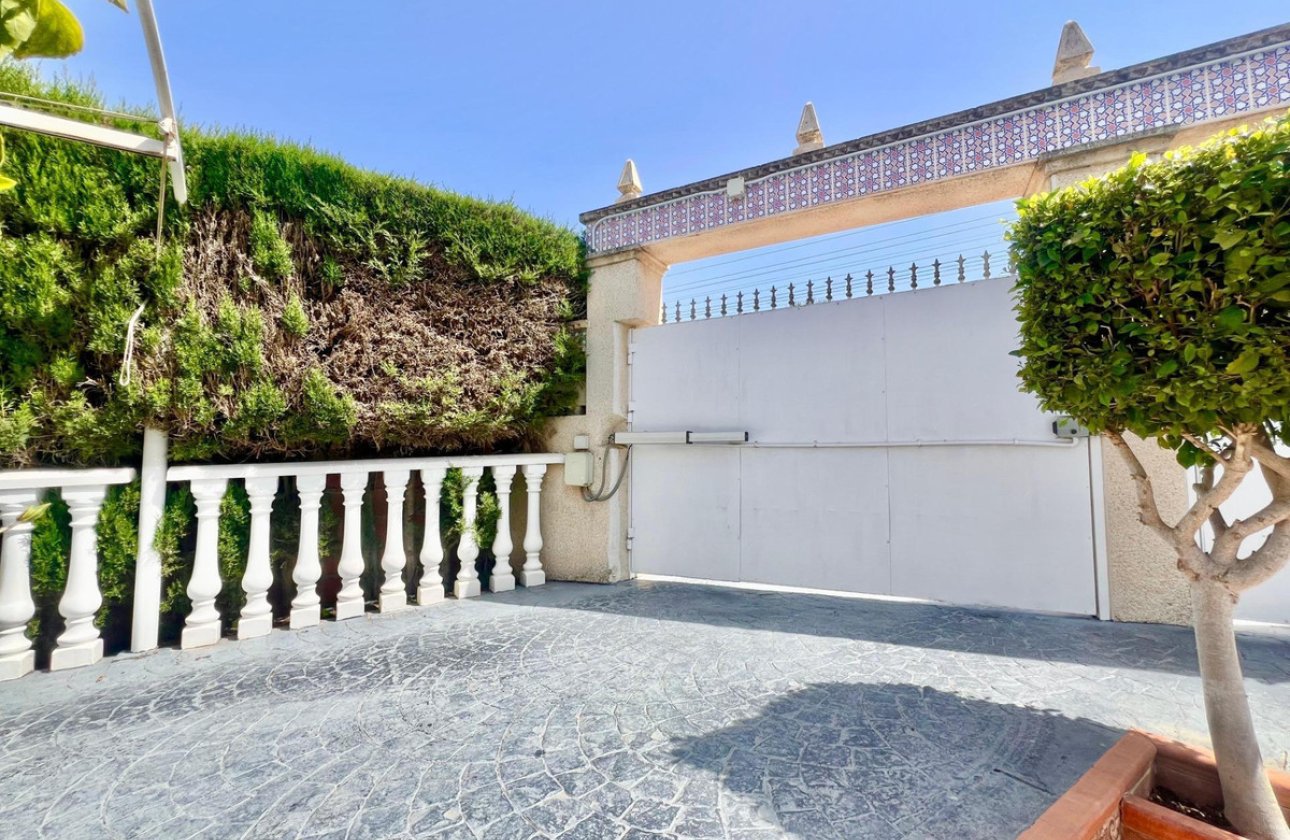 Resale - Villa -
Torrevieja - Torrevieja Centro