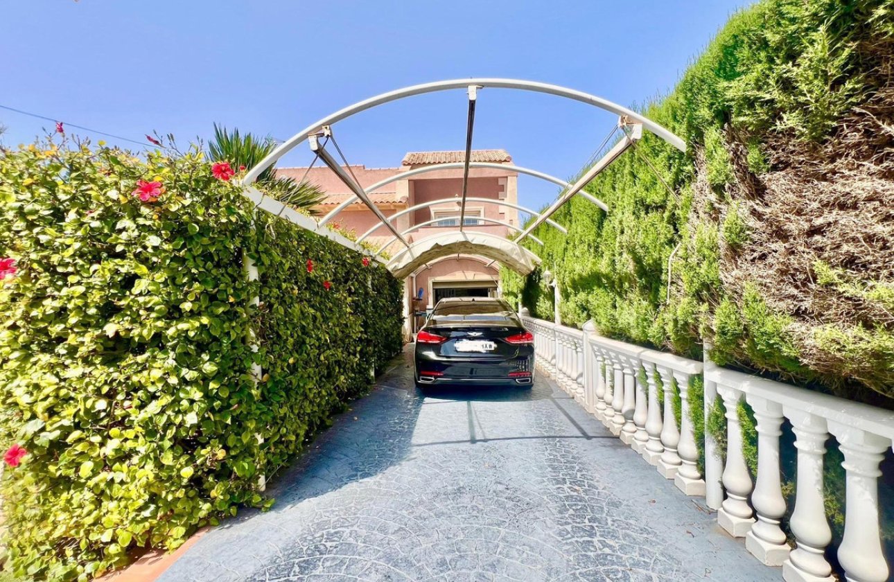 Resale - Villa -
Torrevieja - Torrevieja Centro